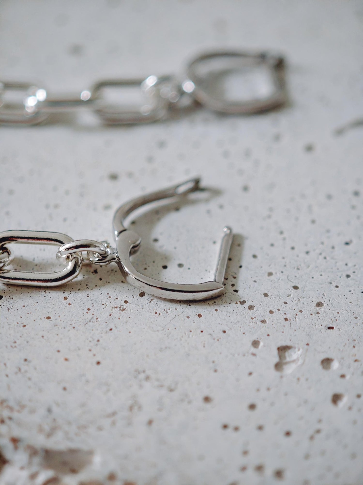 Chain Silver Hoops . Lange Kettenglieder - Hängeohrringe aus 925 Silber, Link Chain Creolen, lange Chain Kette Ohrringe - CocosyBerlin