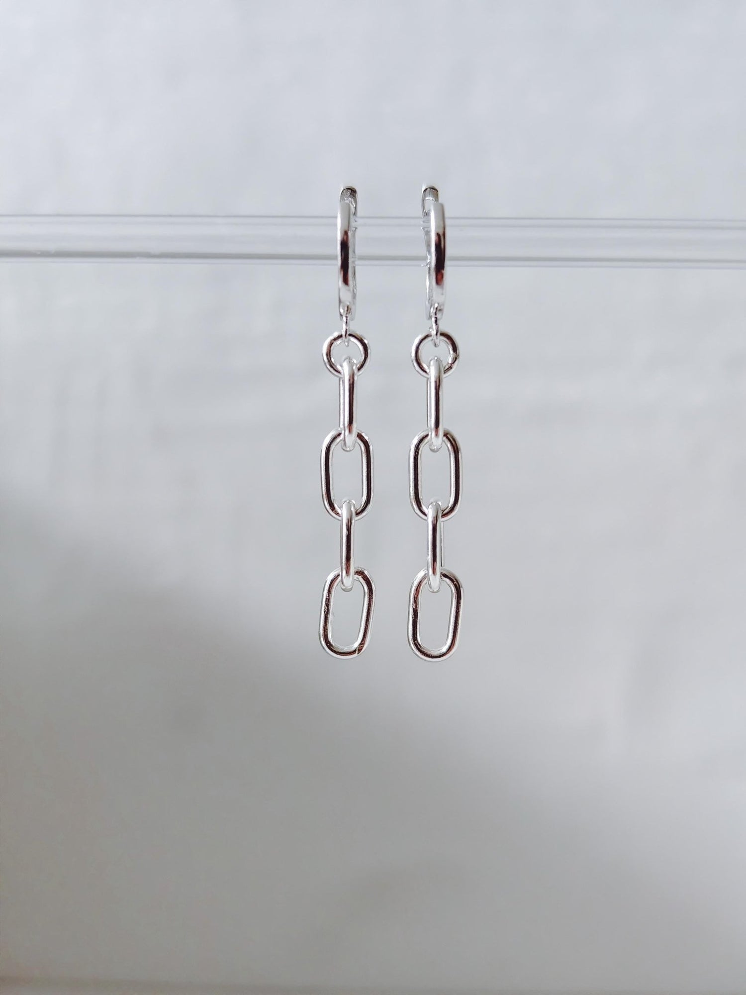 Chain Silver Hoops . Lange Kettenglieder - Hängeohrringe aus 925 Silber, Link Chain Creolen, lange Chain Kette Ohrringe - CocosyBerlin