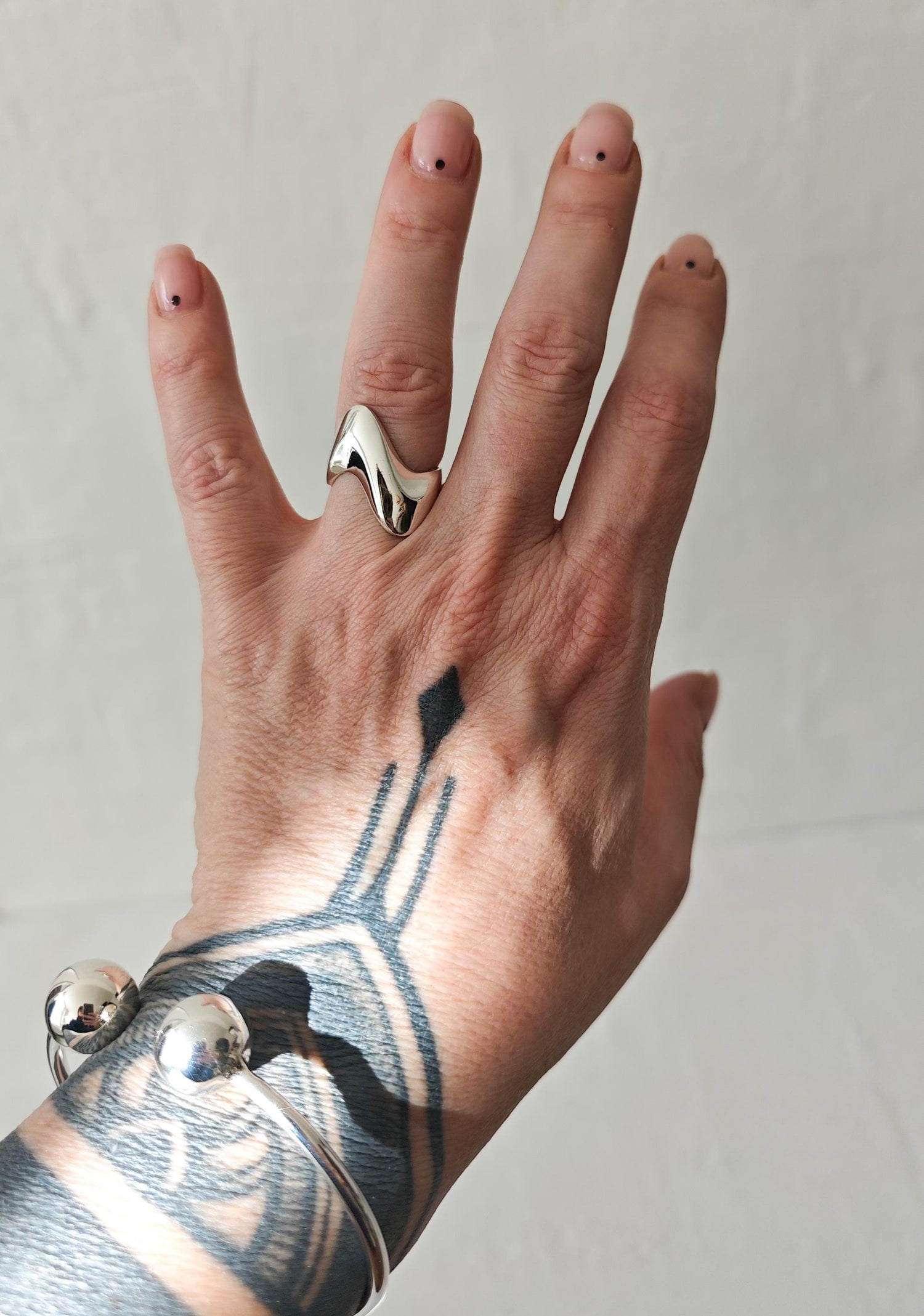 Organischer Statement Ring aus 925 Silber, Fluid Shine Ring, fließende Form, Wellen Silberring