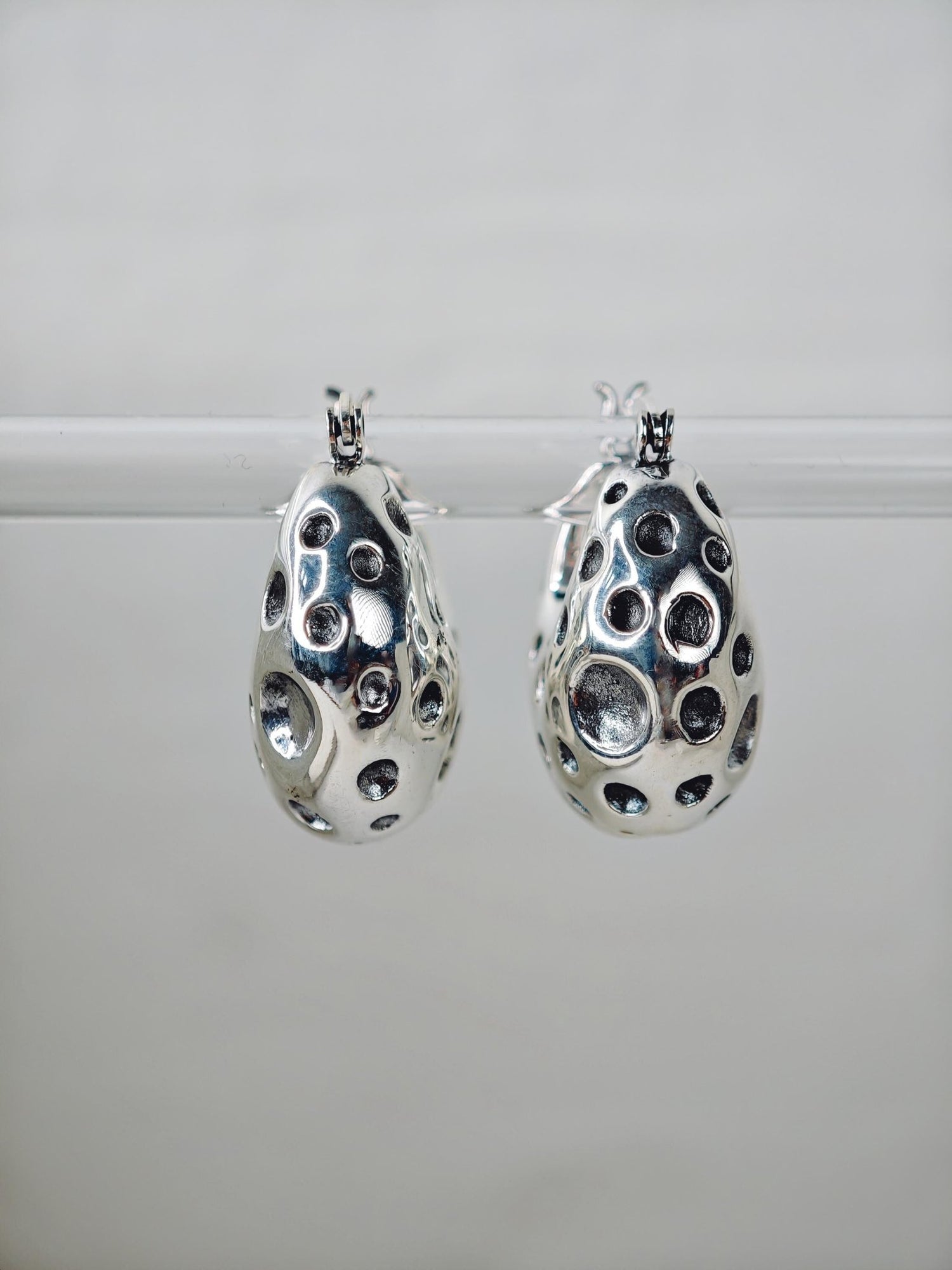 Chunky Halbmond Mond Creolen aus 925 Silber, Minimalistische Statement Ohrringe 30mm Lunar Silver Hoops - CocosyBerlin