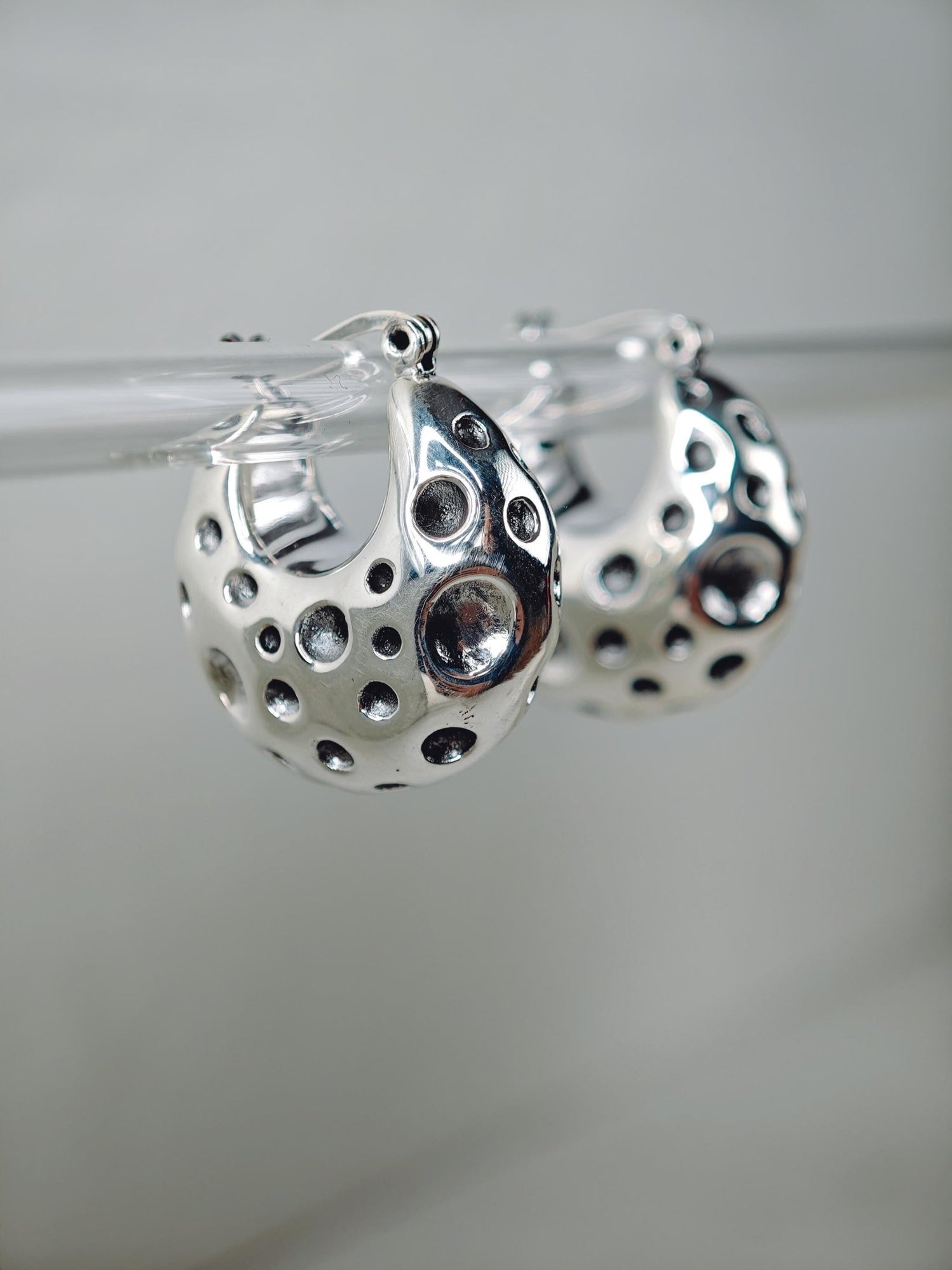 Chunky Halbmond Mond Creolen aus 925 Silber, Minimalistische Statement Ohrringe 30mm Lunar Silver Hoops - CocosyBerlin