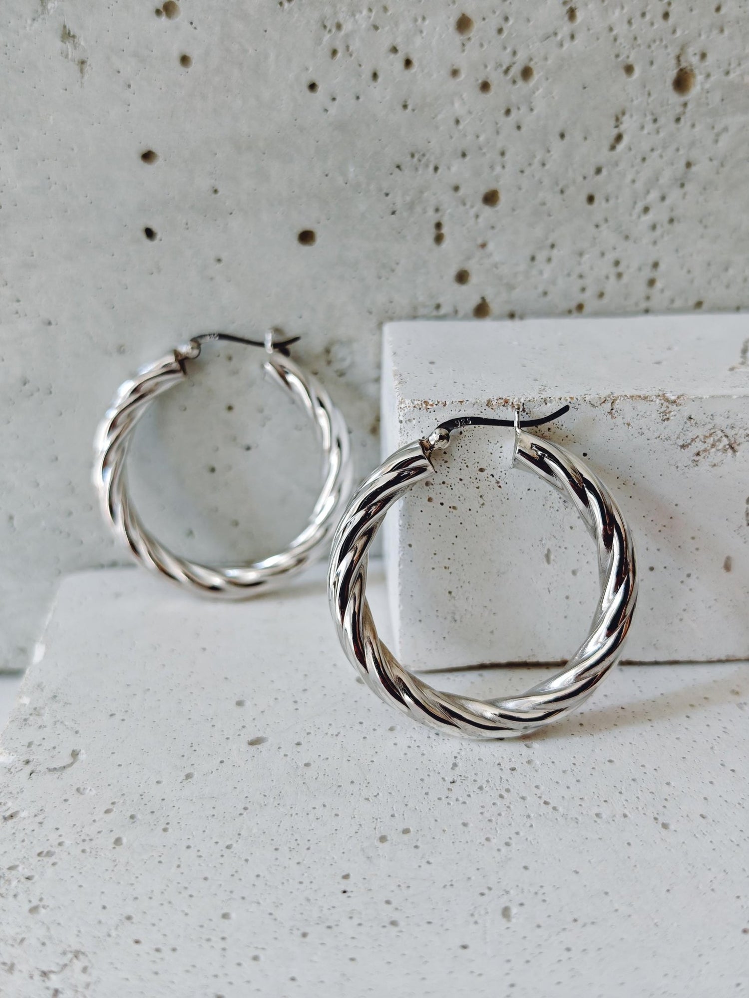 Twisted Chunky Creolen aus 925 Silber, Breite gedrehte Statement Ohrringe, Sterling Silber - CocosyBerlin