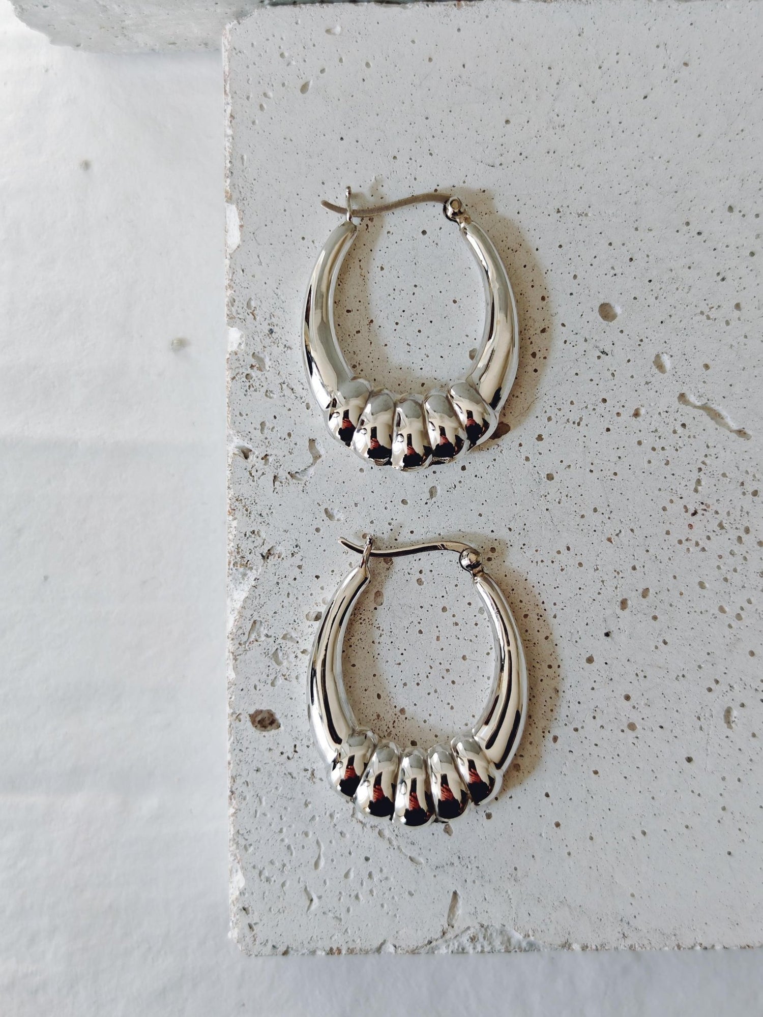 Statement ovale Creolen 925 Silber, Croissant Design Ohrringe, Chunky Hoop Ohrringe minimalistisch - CocosyBerlin