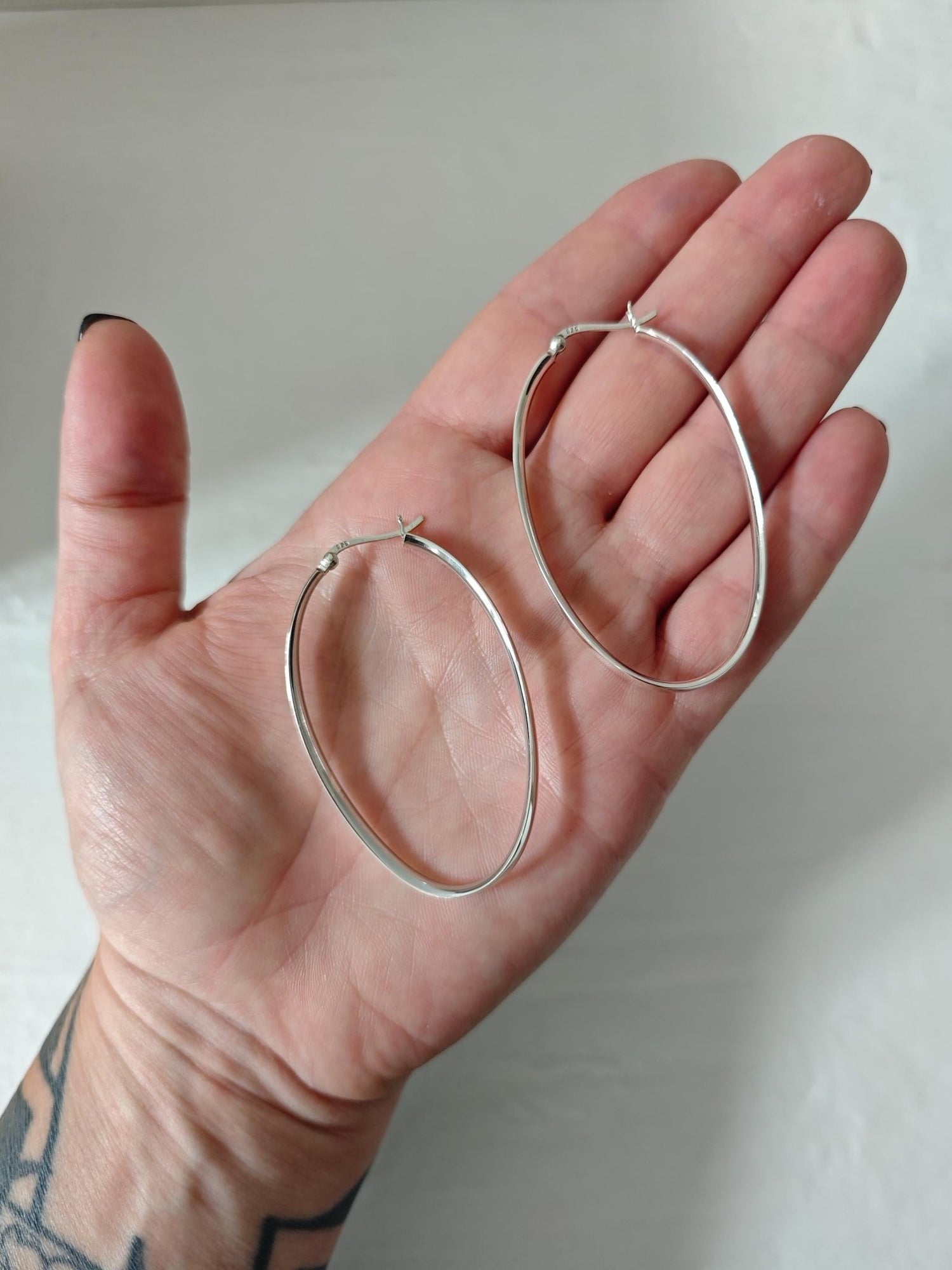 Lange Flache Ovale Twisted Creolen aus 925 Silber, breite geschwungene gedrehte Ohrringe, Creolen 60mm - CocosyBerlin