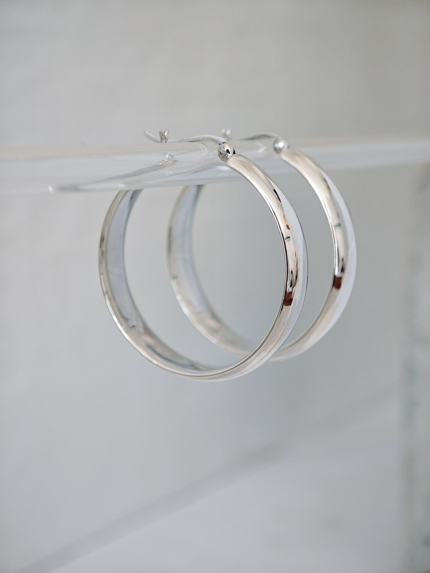 Große Creolen aus Silber 925, Breite gewölbte Ohrringe, Minimal Statement Oversized Hoops - CocosyBerlin
