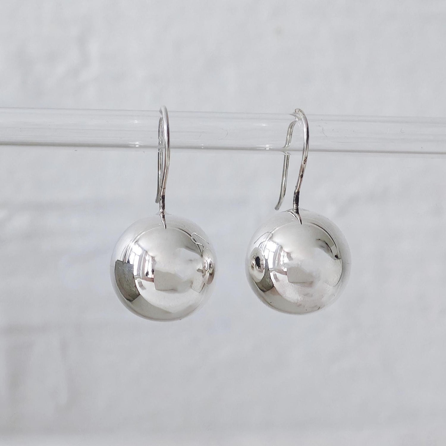 925 Silber Kugel Ohrringe hängend, Minimal Bubble Ohrhänger, Sommer Schmuck minimalitisch - CocosyBerlin