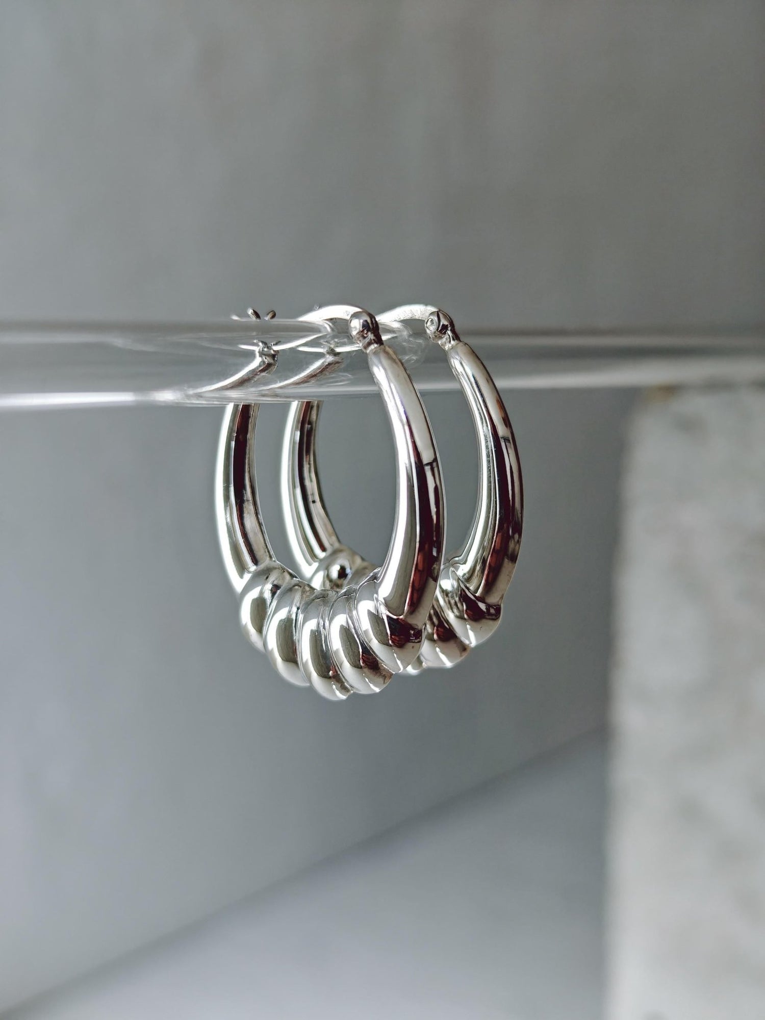 Statement ovale Creolen 925 Silber, Croissant Design Ohrringe, Chunky Hoop Ohrringe minimalistisch - CocosyBerlin