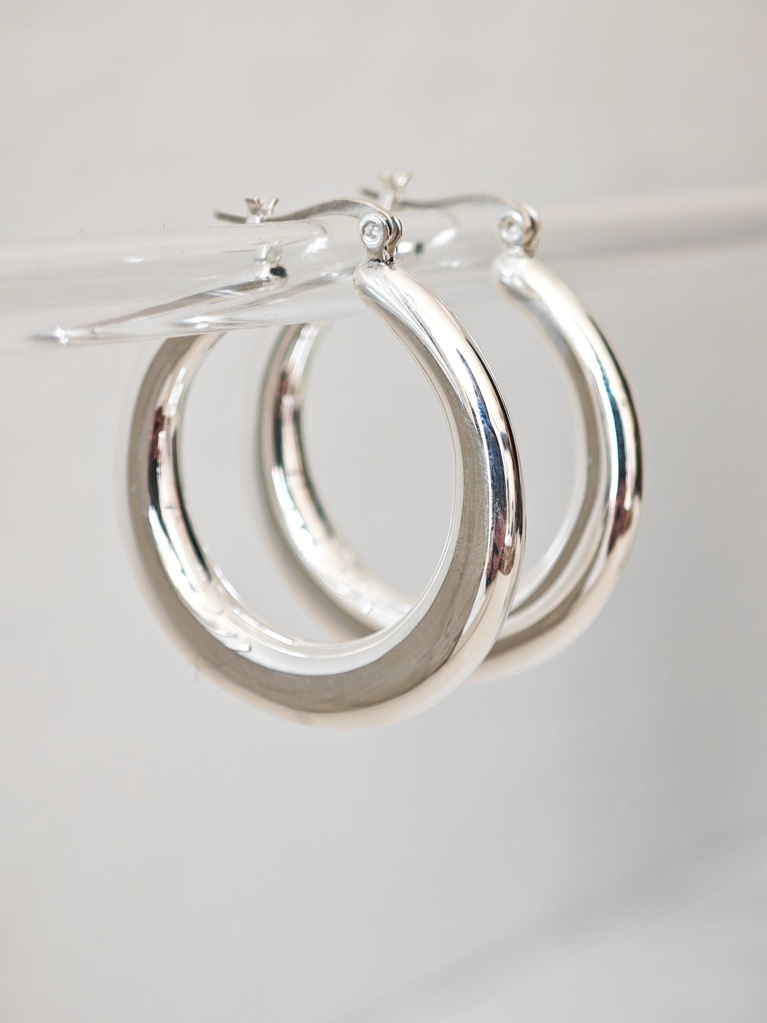 Chunky Creolen aus 925 Silber 34 mm groß, breite Hoop Ohrringe, minimal Statement, Sommer Schmuck - CocosyBerlin
