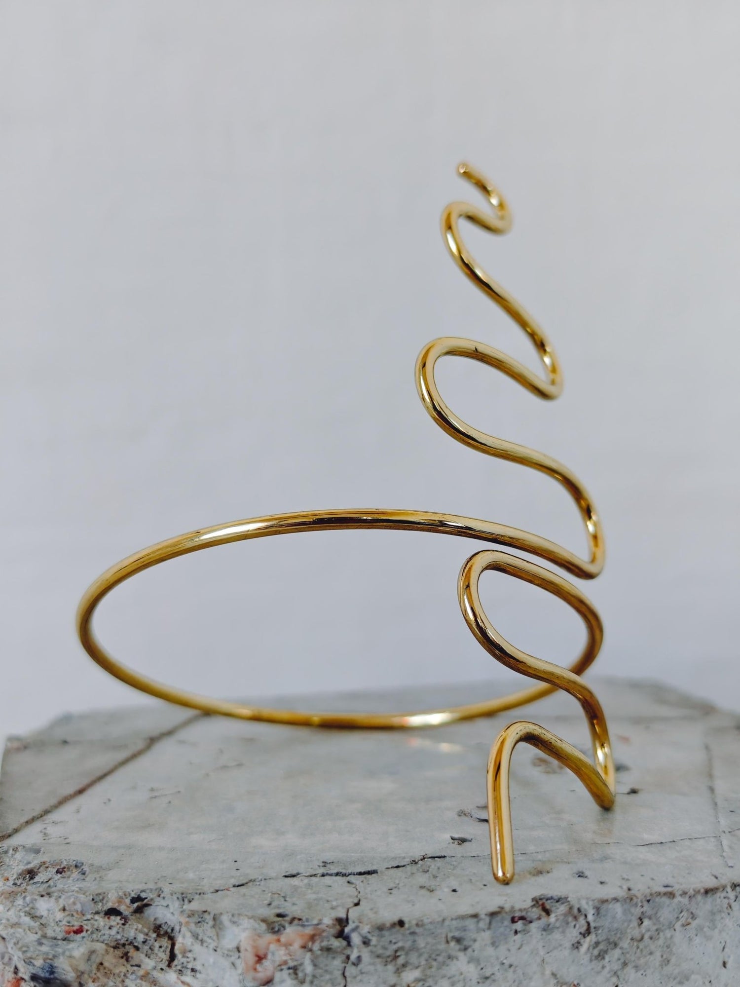Oberarmreif aus Messing Gold, Boho Armreif Schlange, minimalist Arm Cuff, Statement Armschmuck - CocosyBerlin