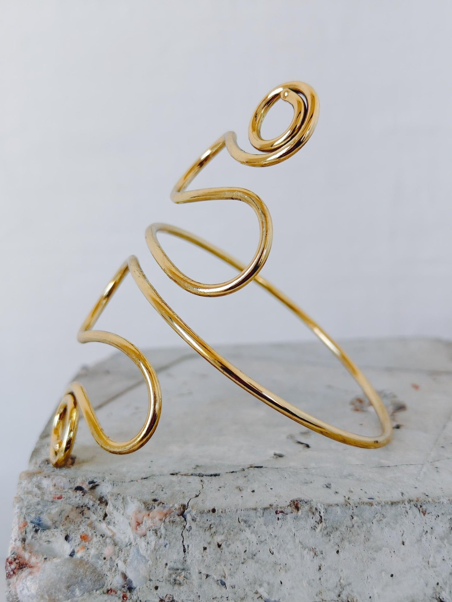Oberarmreif aus Messing verspielt, Boho Festival Armschmuck, Hippie Sommer Schmuck - CocosyBerlin