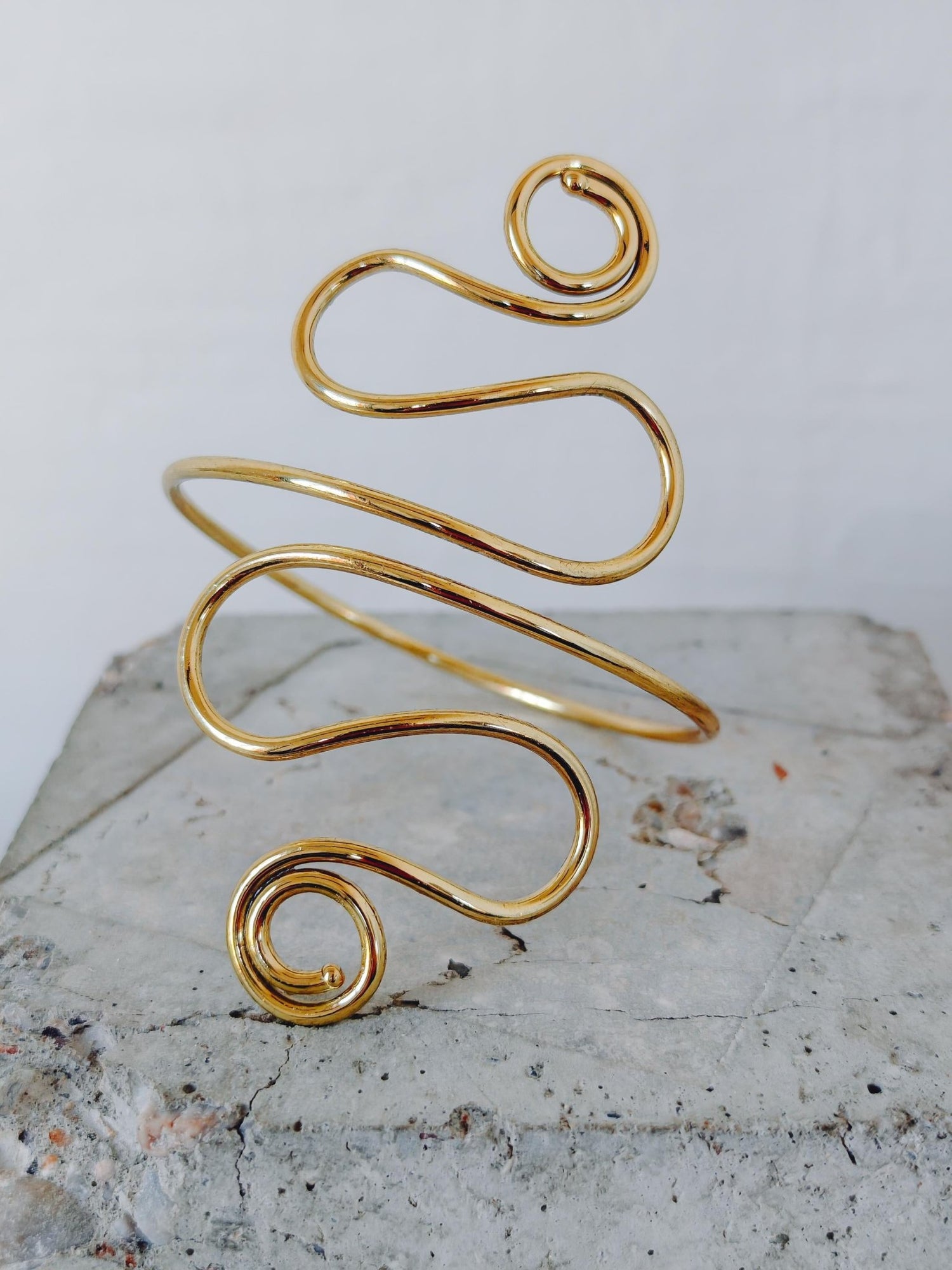 Oberarmreif aus Messing verspielt, Boho Festival Armschmuck, Hippie Sommer Schmuck - CocosyBerlin