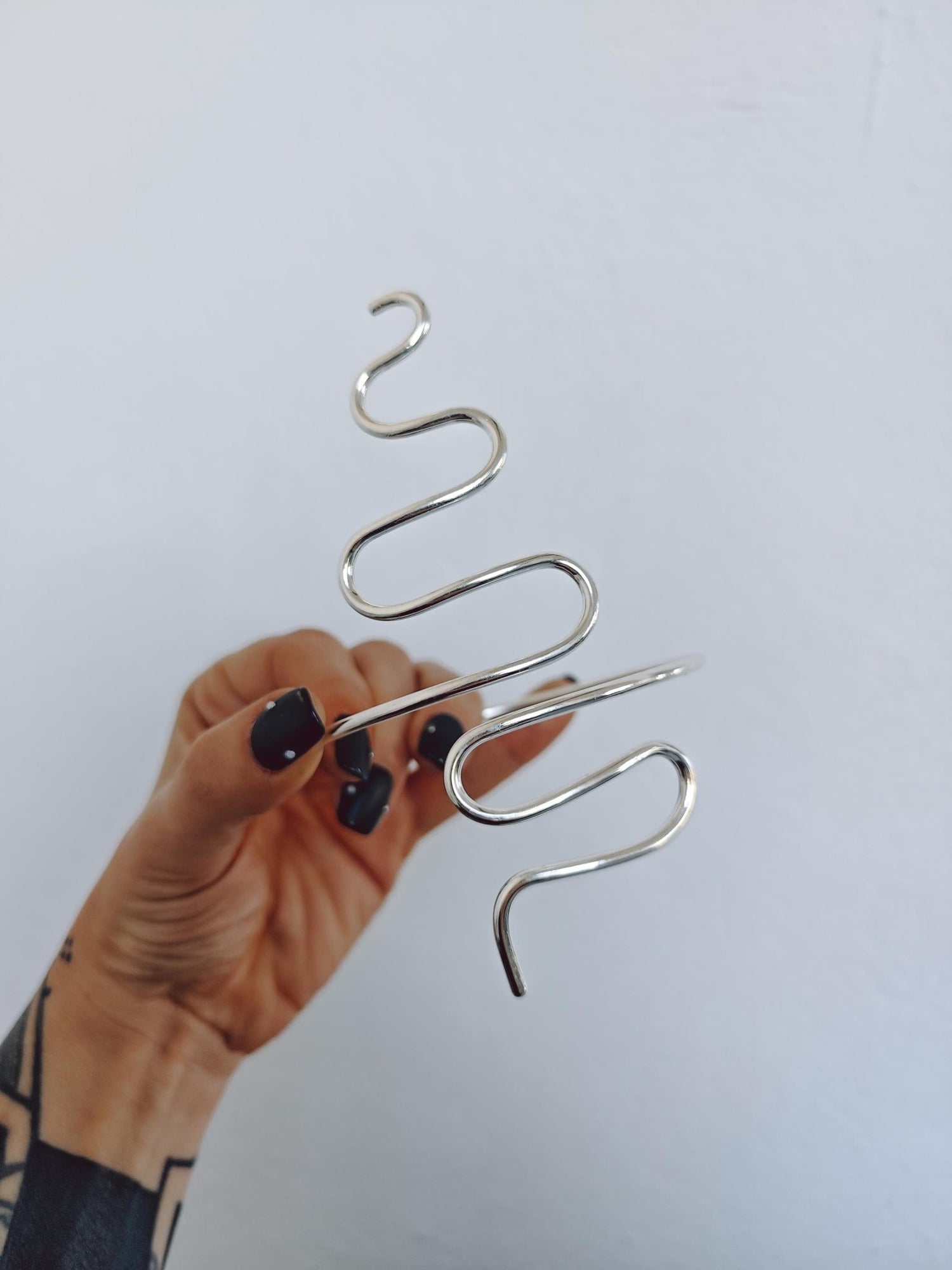 Silberner Oberarmreif aus Messing, versilbert, Boho Armreif Schlange, Statement Armschmuck minimalistisch - CocosyBerlin