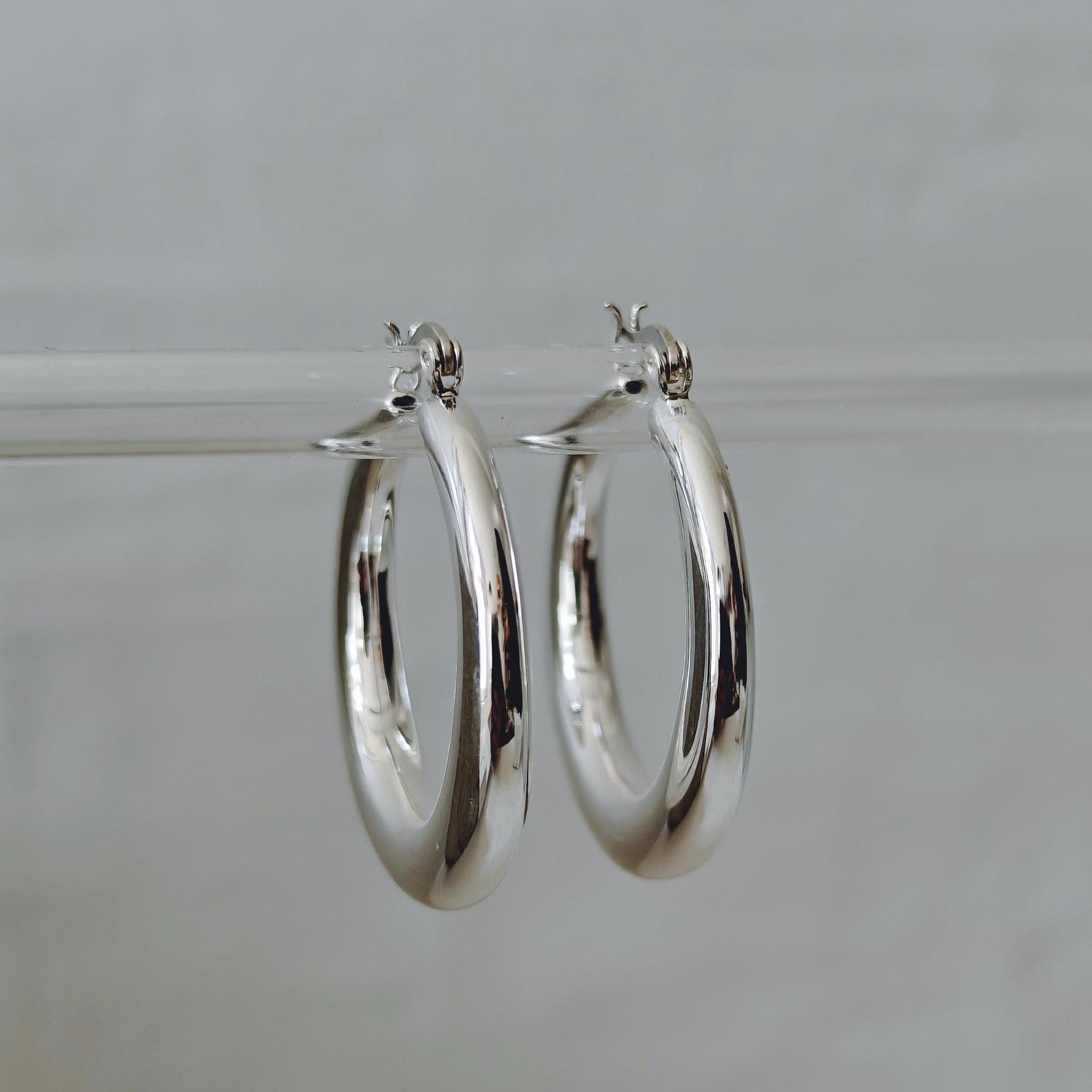 Chunky Creolen aus 925 Silber 34 mm groß, breite Hoop Ohrringe, minimal Statement, Sommer Schmuck - CocosyBerlin