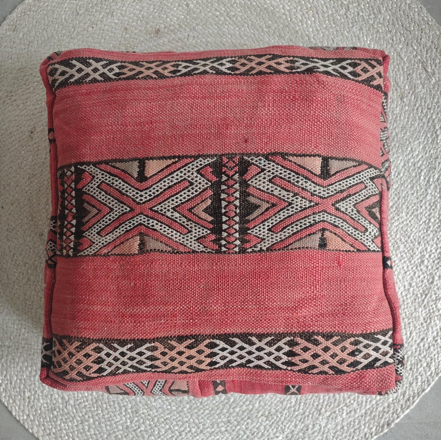 Vintage Pouf aus Marokko, Altrosa Bodenkissen aus Vintage Teppich, Berber Pouf, Moroccan Floor Cushion, Boho Kissenhülle - CocosyBerlin