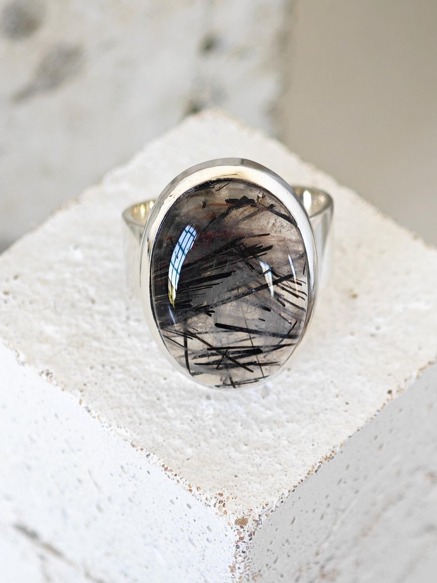 925 Silber Ring mit ovalem Turmalinquarz, Großer Statement Cabochon Ring, Black Rutile Edelstein Ring - CocosyBerlin