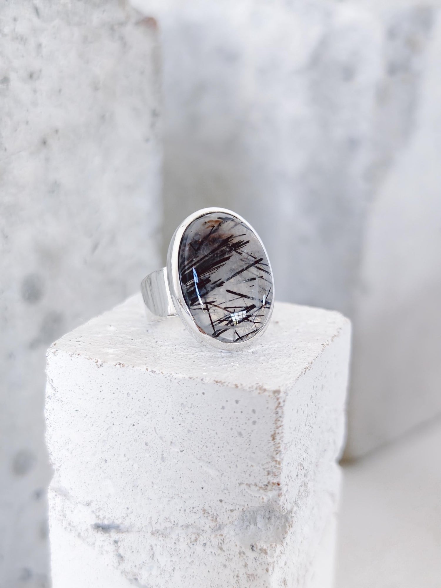 925 Silber Ring mit ovalem Turmalinquarz, Großer Statement Cabochon Ring, Black Rutile Edelstein Ring - CocosyBerlin