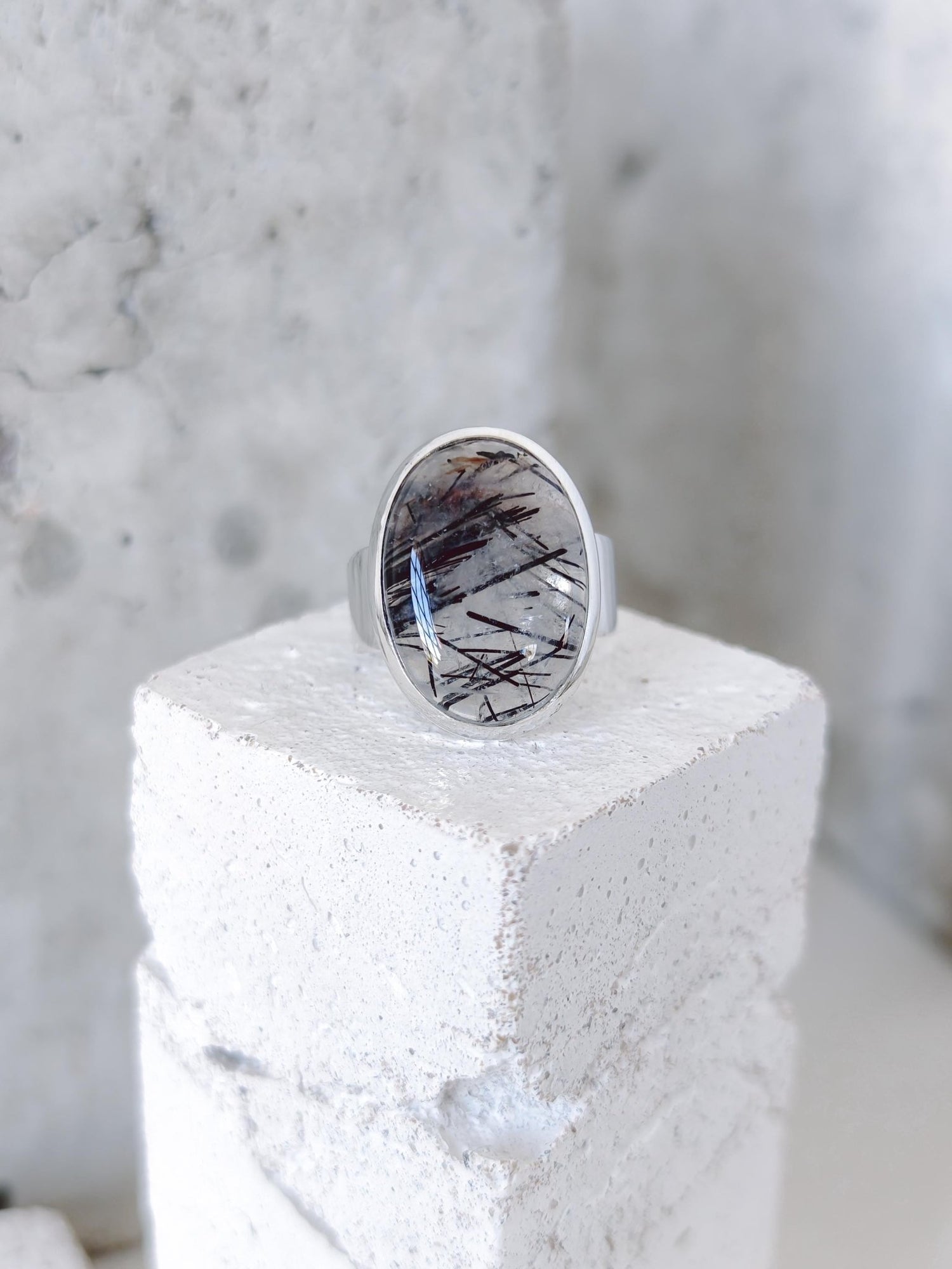 925 Silber Ring mit ovalem Turmalinquarz, Großer Statement Cabochon Ring, Black Rutile Edelstein Ring - CocosyBerlin