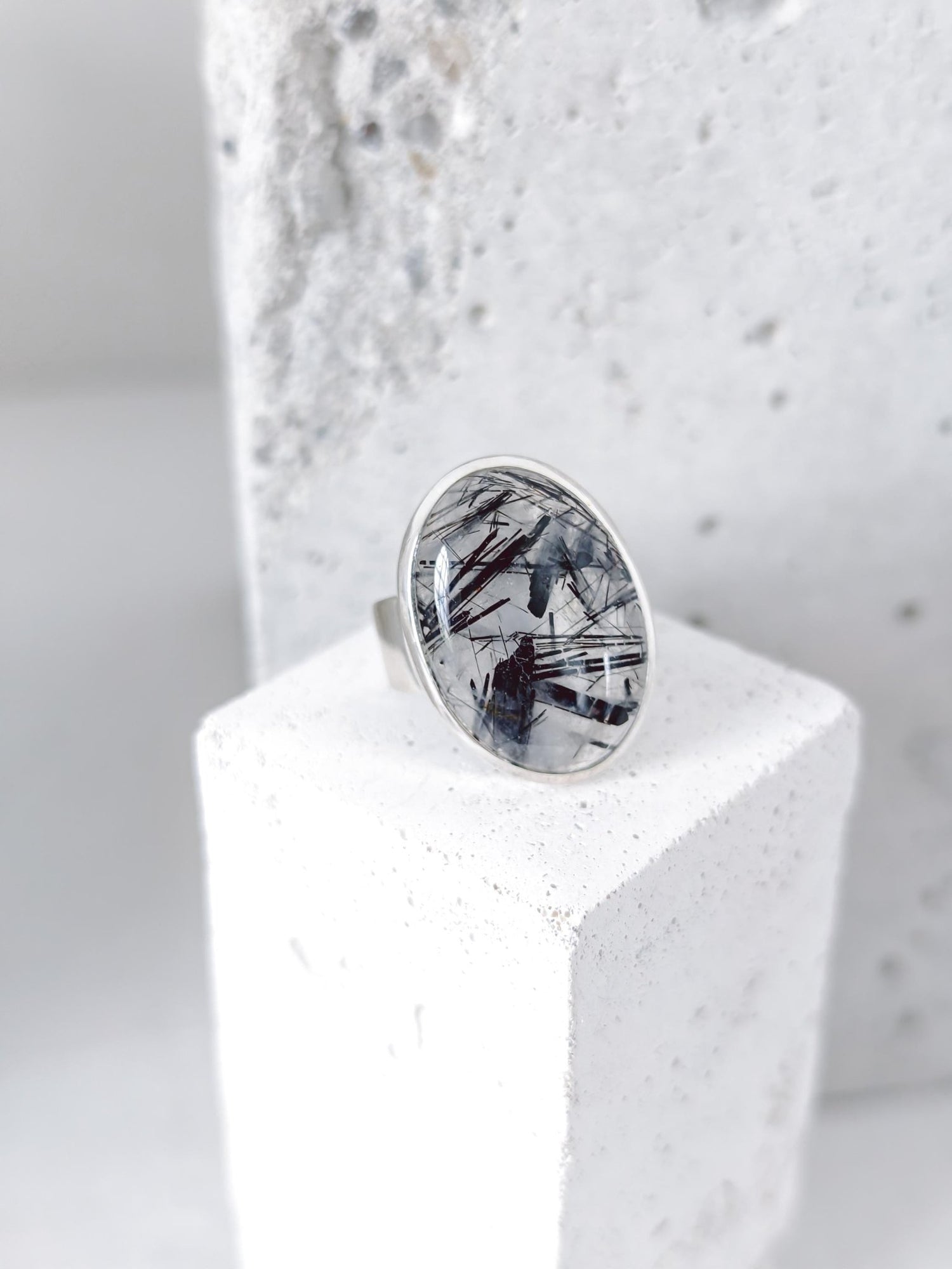 925 Silber Ring mit ovalem Turmalinquarz, Großer Statement Cabochon Ring, Black Rutile Edelstein Ring - CocosyBerlin