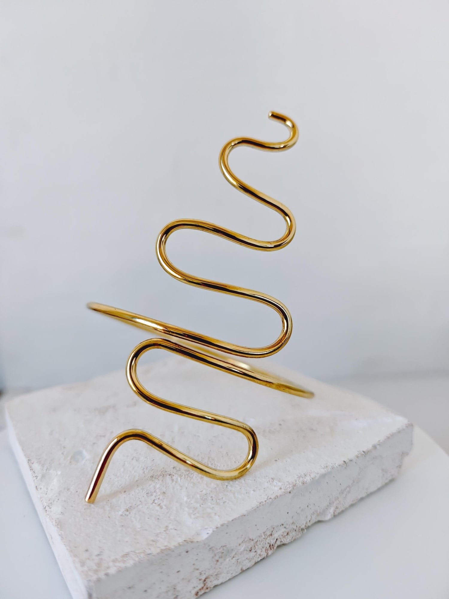 Oberarmreif aus Messing Gold, Boho Armreif Schlange, minimalist Arm Cuff, Statement Armschmuck - CocosyBerlin