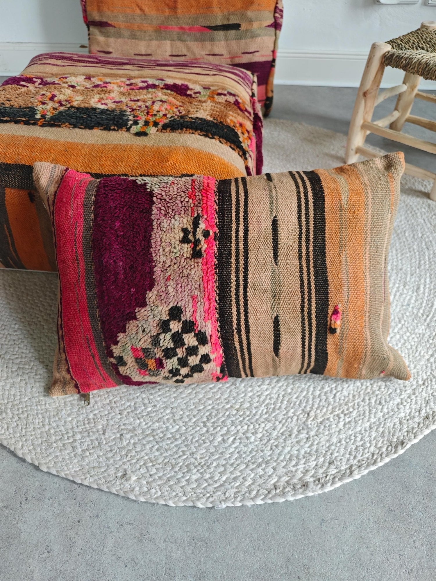 Marokkanischer Vintage Pouf, Berber Bodenkissen, Boho Sitzkissen aus Wolle, handarbeit - CocosyBerlin