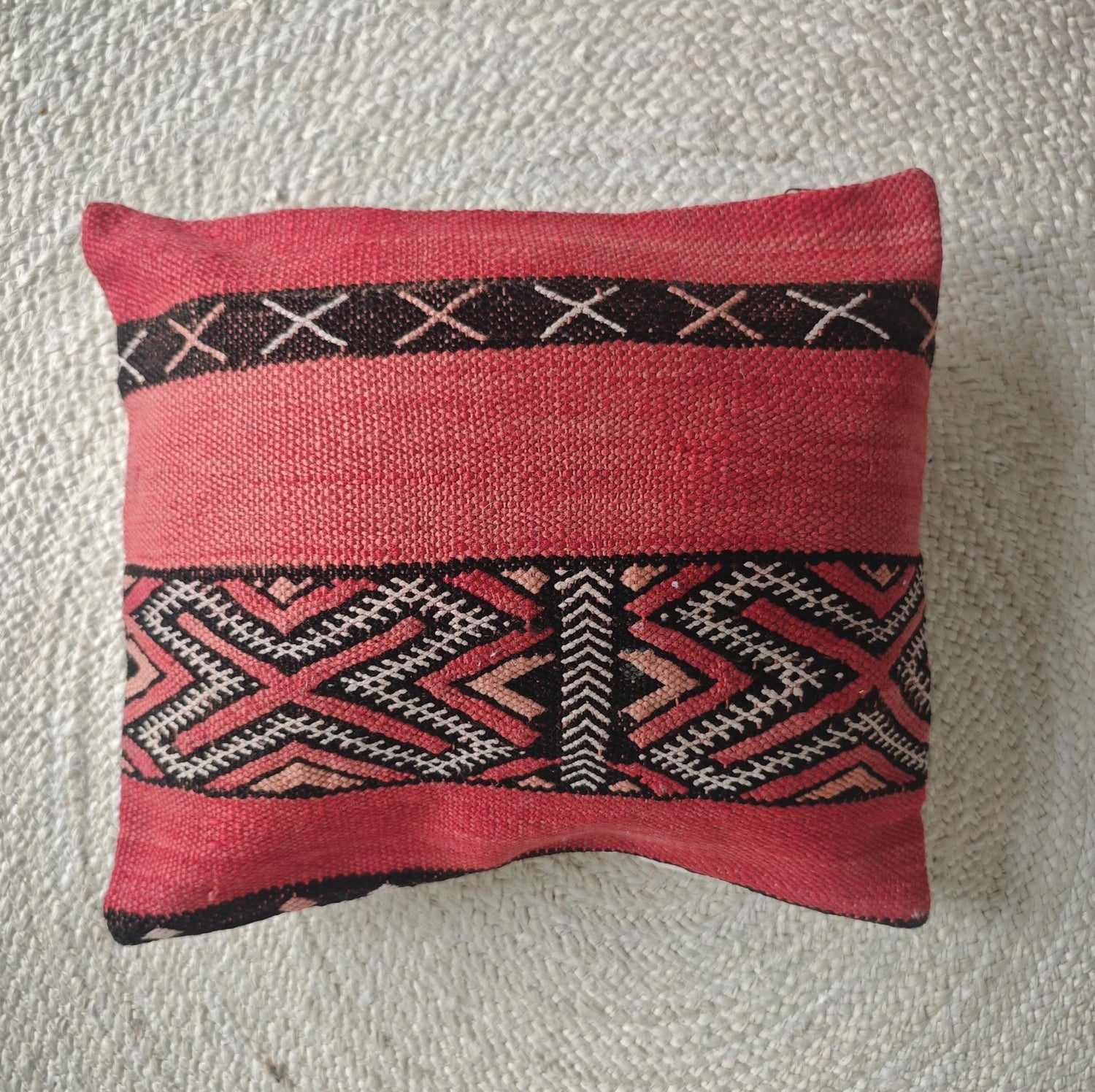 Vintage Pouf aus Marokko, Altrosa Bodenkissen aus Vintage Teppich, Berber Pouf, Moroccan Floor Cushion, Boho Kissenhülle - CocosyBerlin