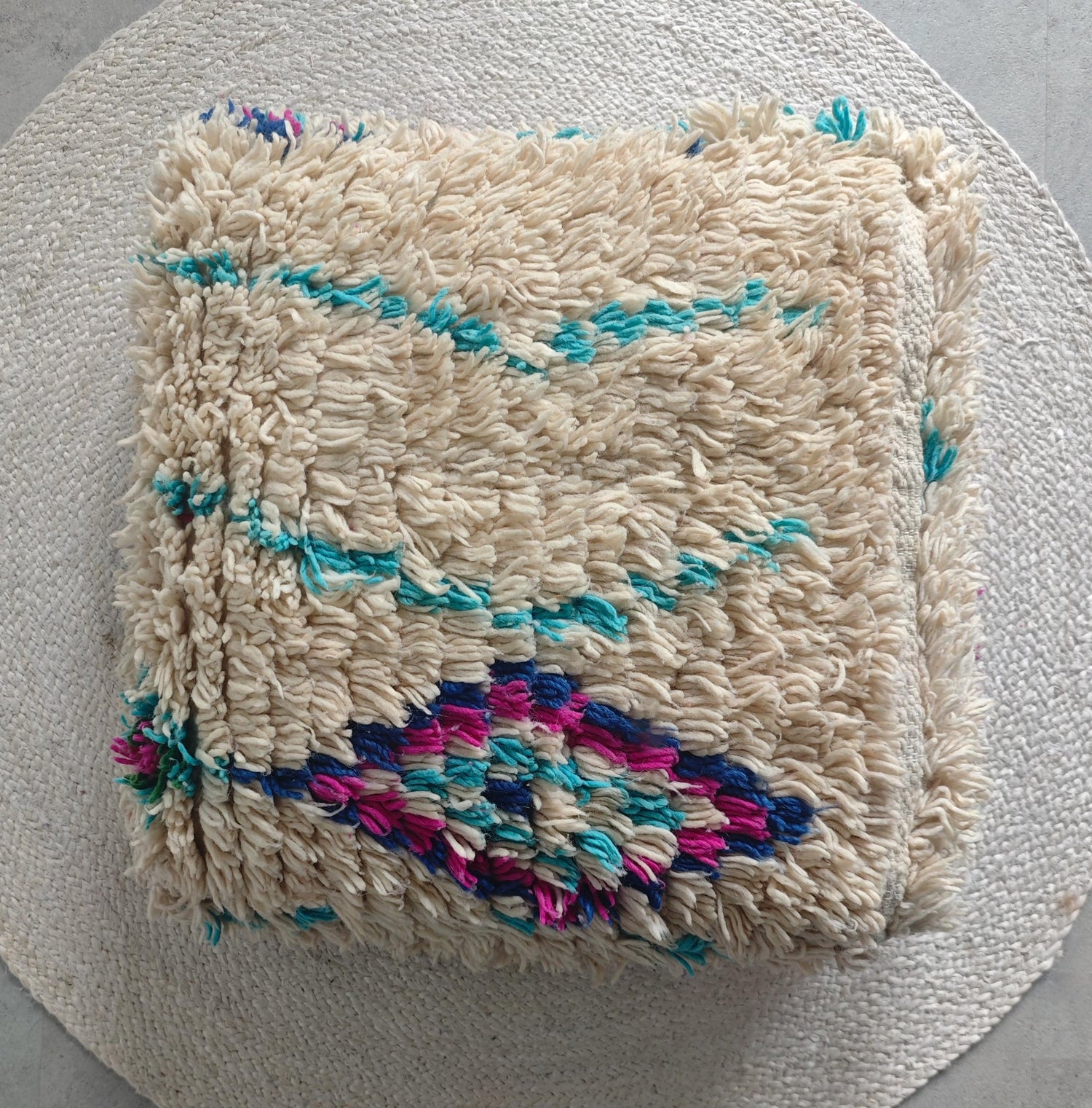 Beni Ourain Pouf aus Wolle, Handgemachtes Bodenkissen Marokko, Türkis Lila Boho Pouf - CocosyBerlin