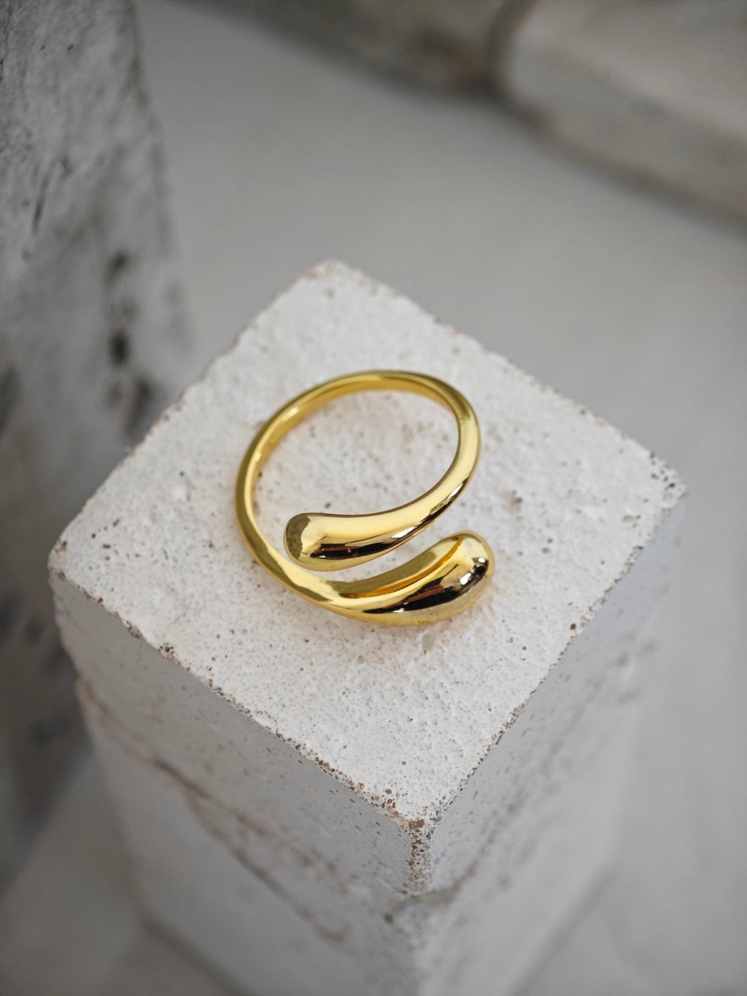 18k vergoldeter Ring aus 925 Silber, minimalistischer Ring, Tropfen Fingerring - CocosyBerlin