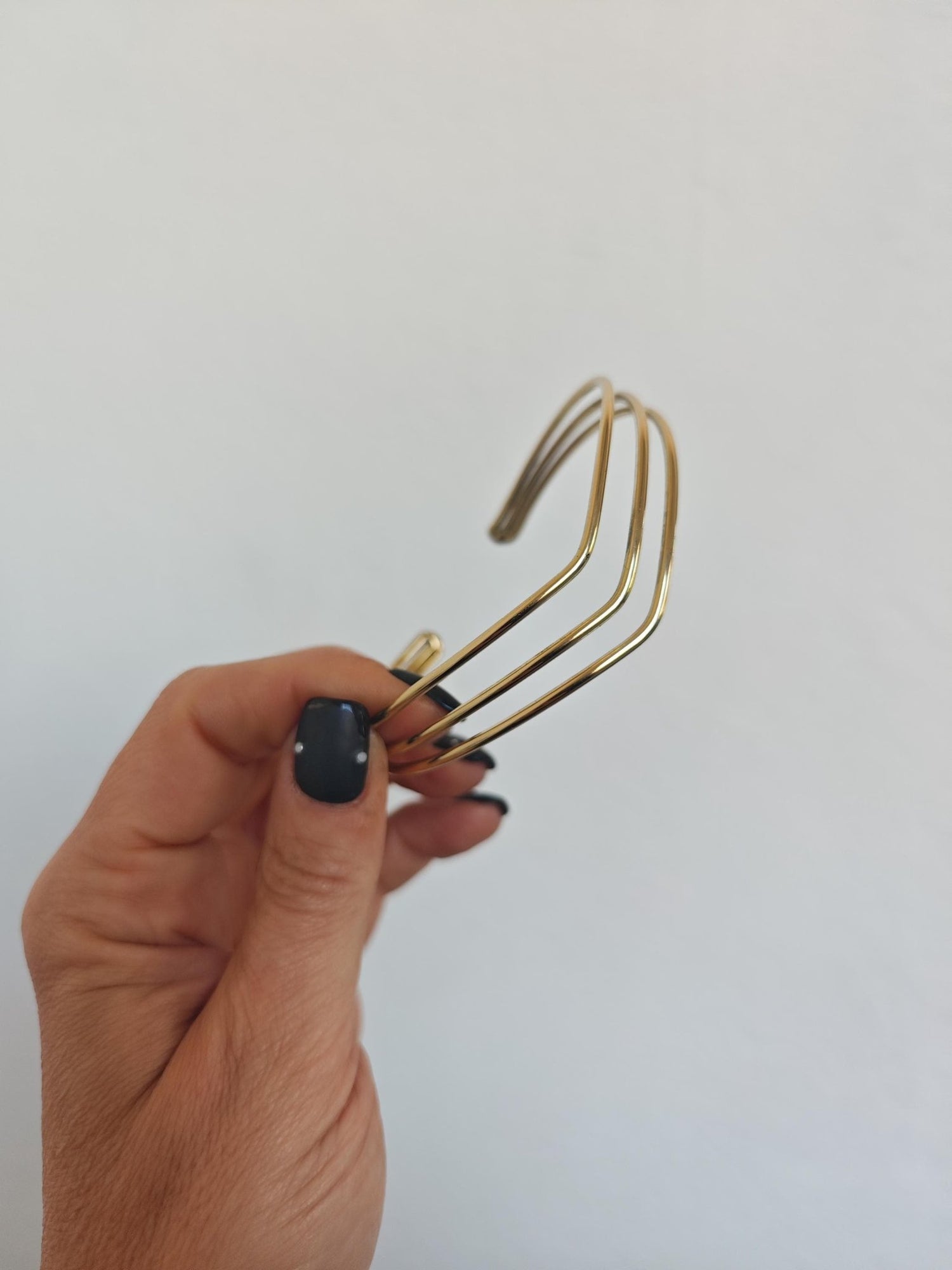 Minimalistischer Oberarmreif goldenem Messing, 3 - reihiger Arm Cuff aus Messing, Boho Festival Schmuck - CocosyBerlin