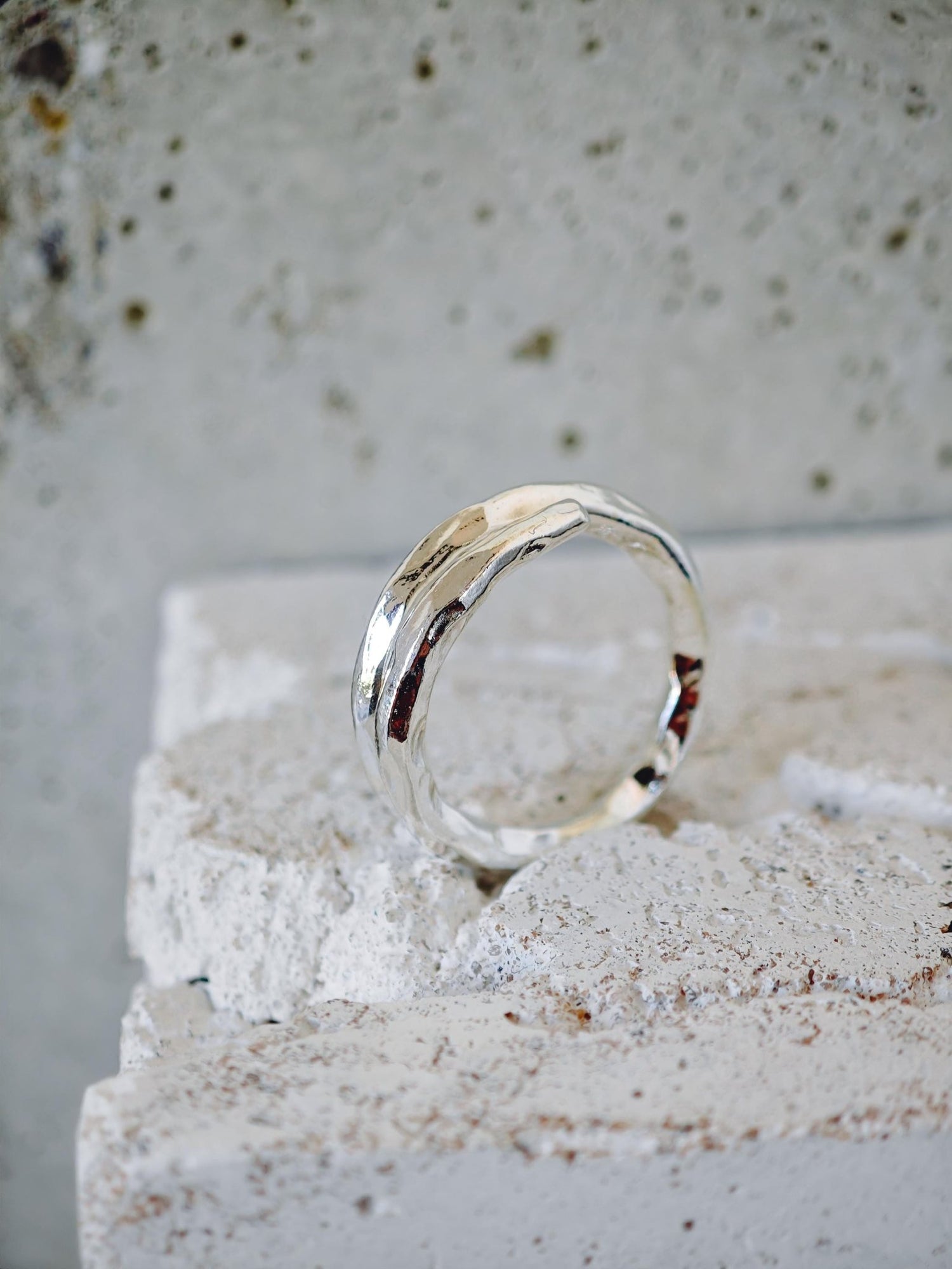Organischer 925 Silber Ring, Raw Statement Stapelring, Gehämmerter Silberring - CocosyBerlin