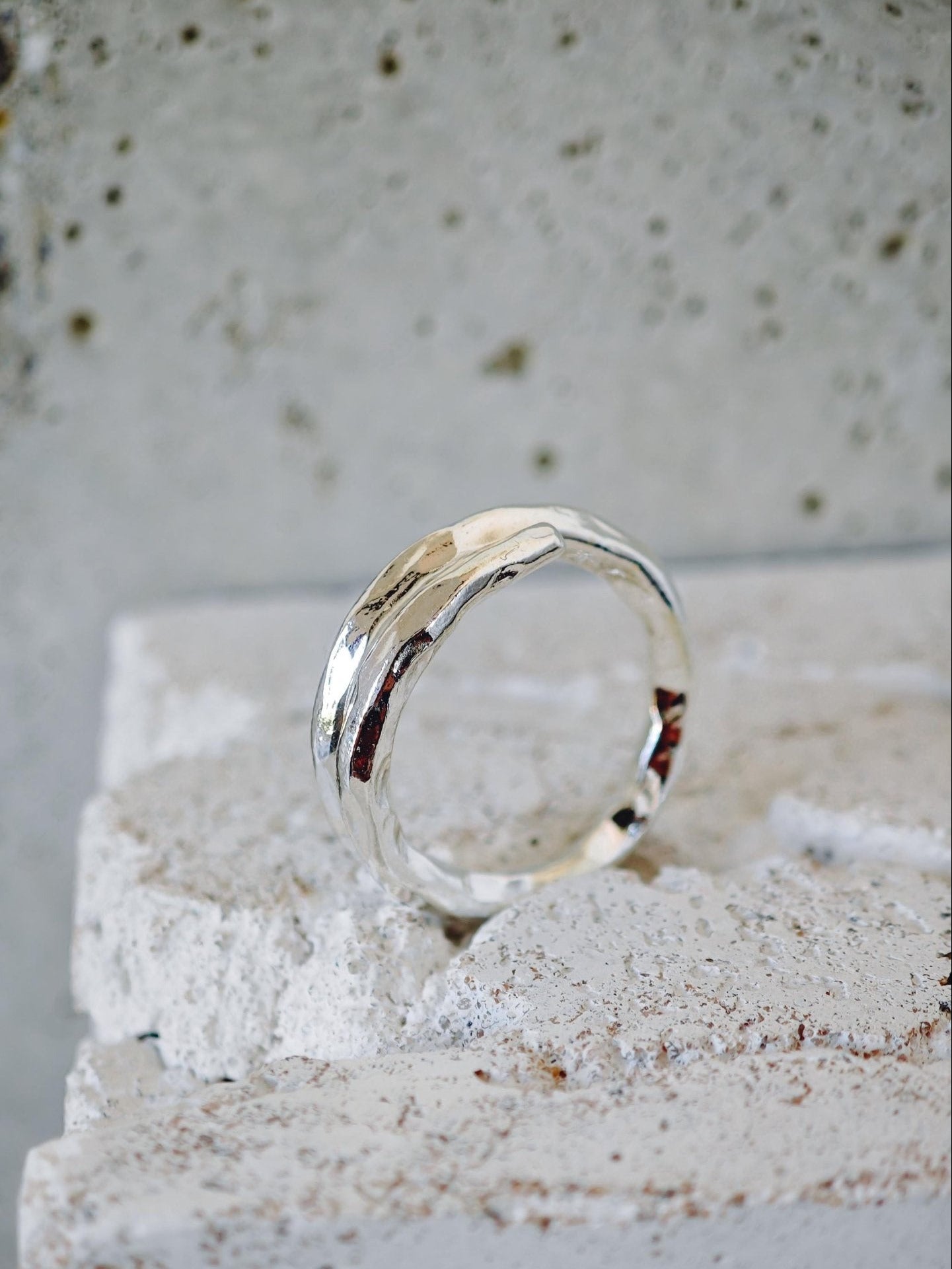 Organischer 925 Silber Ring, Raw Statement Stapelring, Gehämmerter Silberring - CocosyBerlin