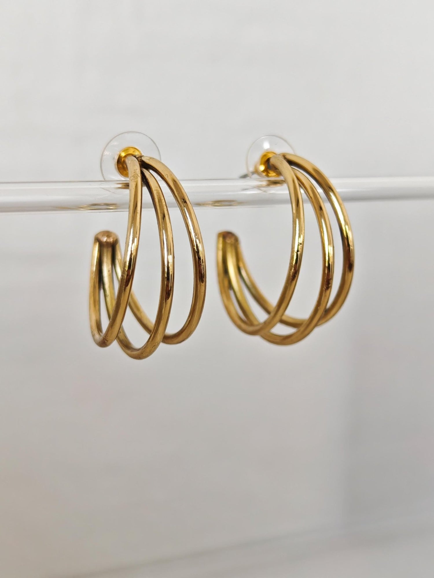 Triple Ohrringe aus Messing gold, Boho Statement Triple Creolen, Ohrstecker Hoops - CocosyBerlin