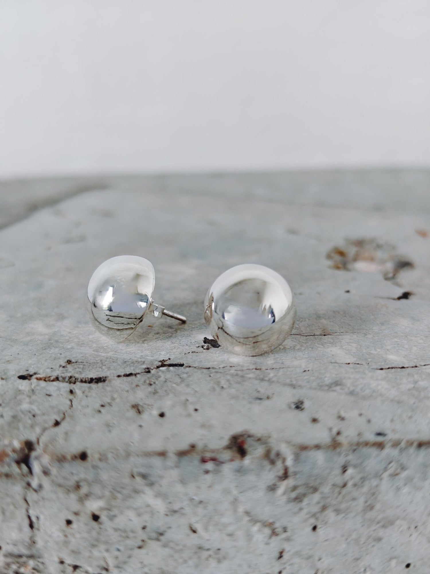 Minimalistische Kugel Ohrstecker aus 925 Silber, Silber Ohrringe 14 mm Kugel, Bubble Ohrringe - CocosyBerlin