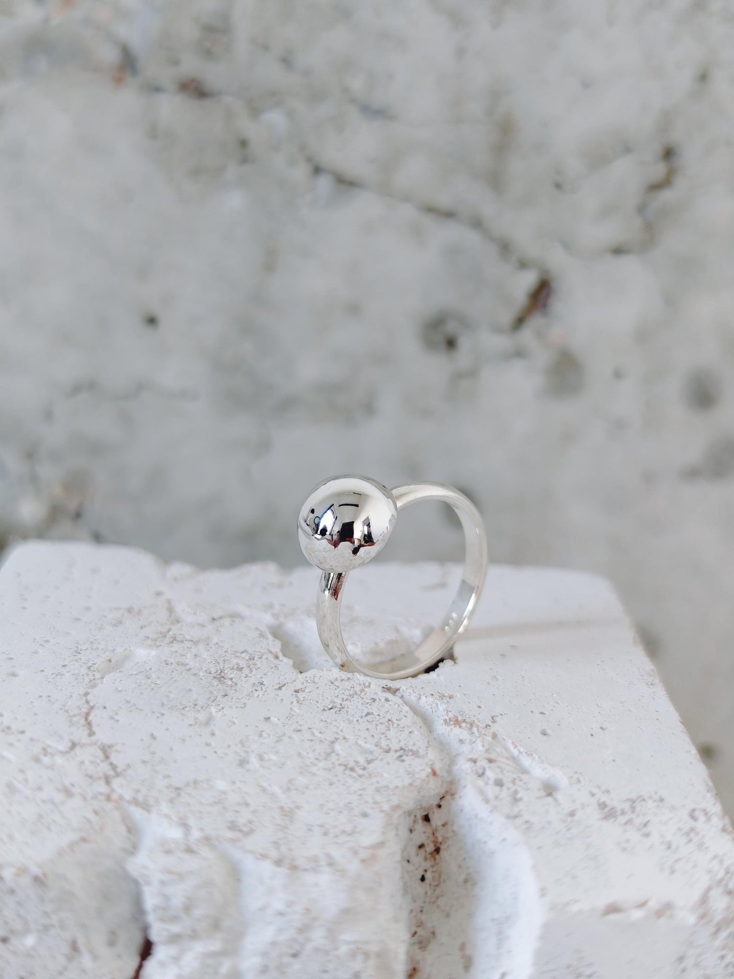 Silber Kugelring, Minimal Halbkugel Ring aus 925 Silber, Ball Ring, Bubble Silver Ring - CocosyBerlin