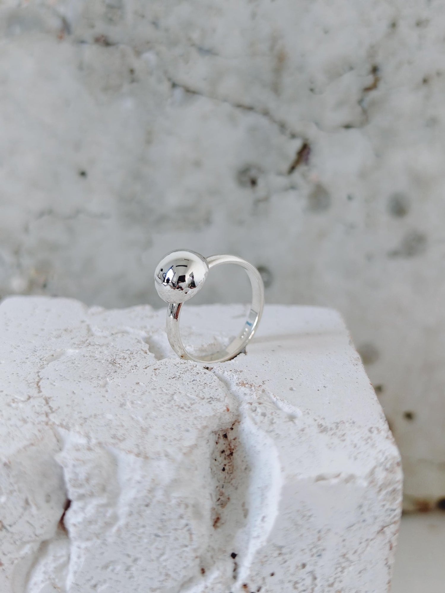 Silber Kugelring, Minimal Halbkugel Ring aus 925 Silber, Ball Ring, Bubble Silver Ring - CocosyBerlin