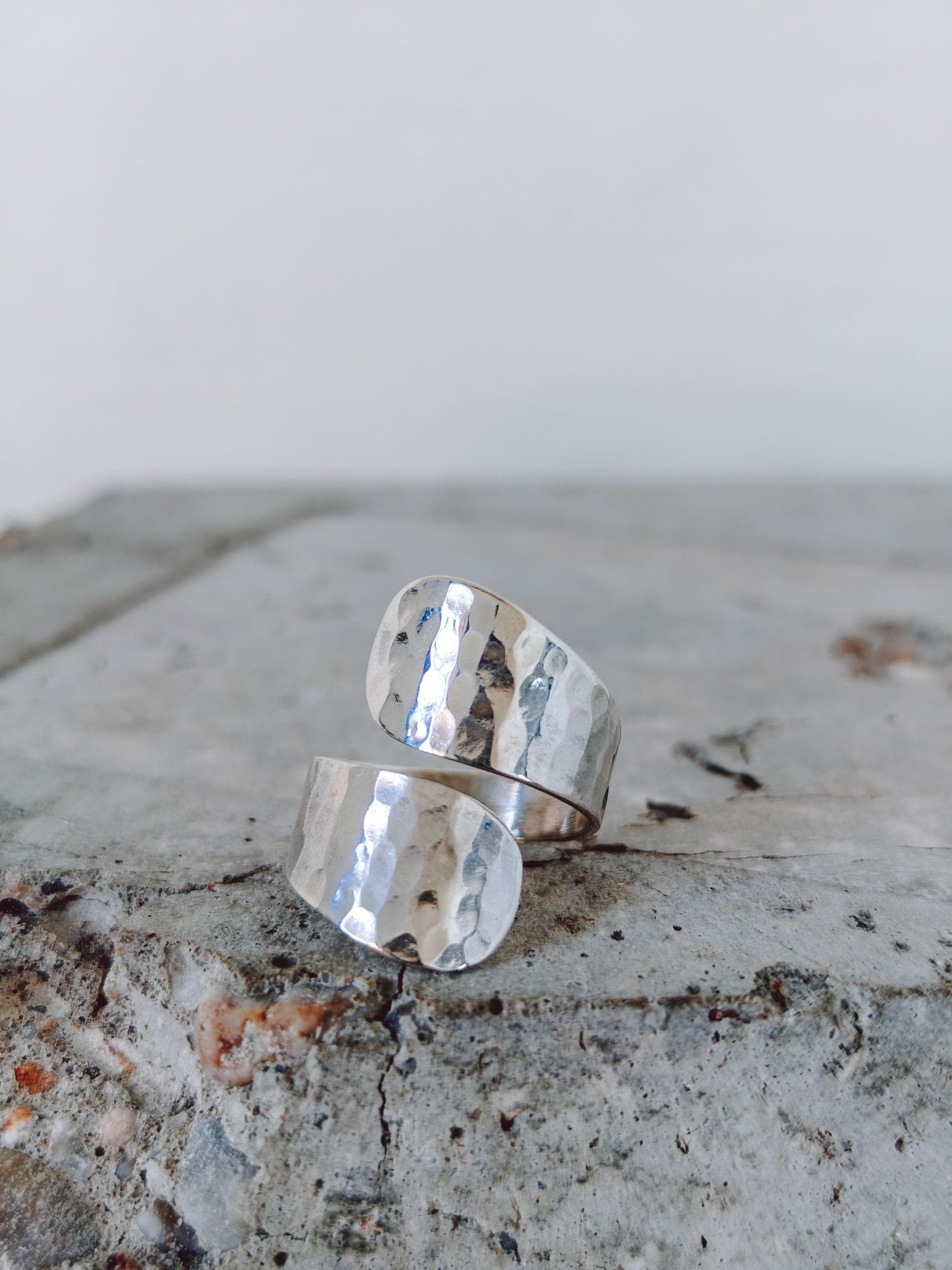 925 Silber Wickelring, Gehämmerter Statement Ring, Hammered Wrap Ring - CocosyBerlin
