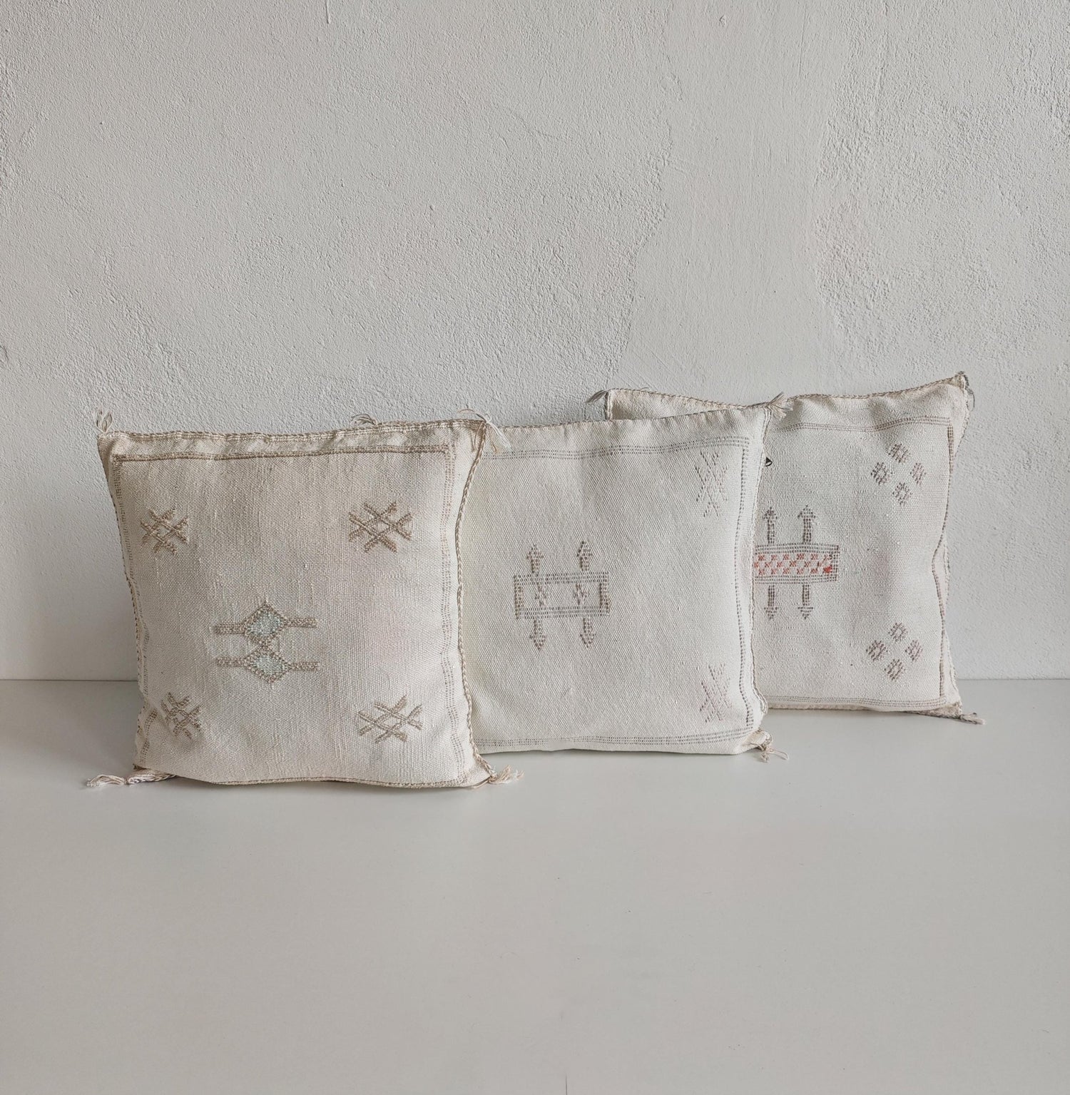Sabra Kissen aus Marokko | Marrakesch Kissen Kaktus-Seide | Boho Wohnkissen Weiss | Sabra Silk Cushion Cover – Soft Natural White - CocosyBerlin