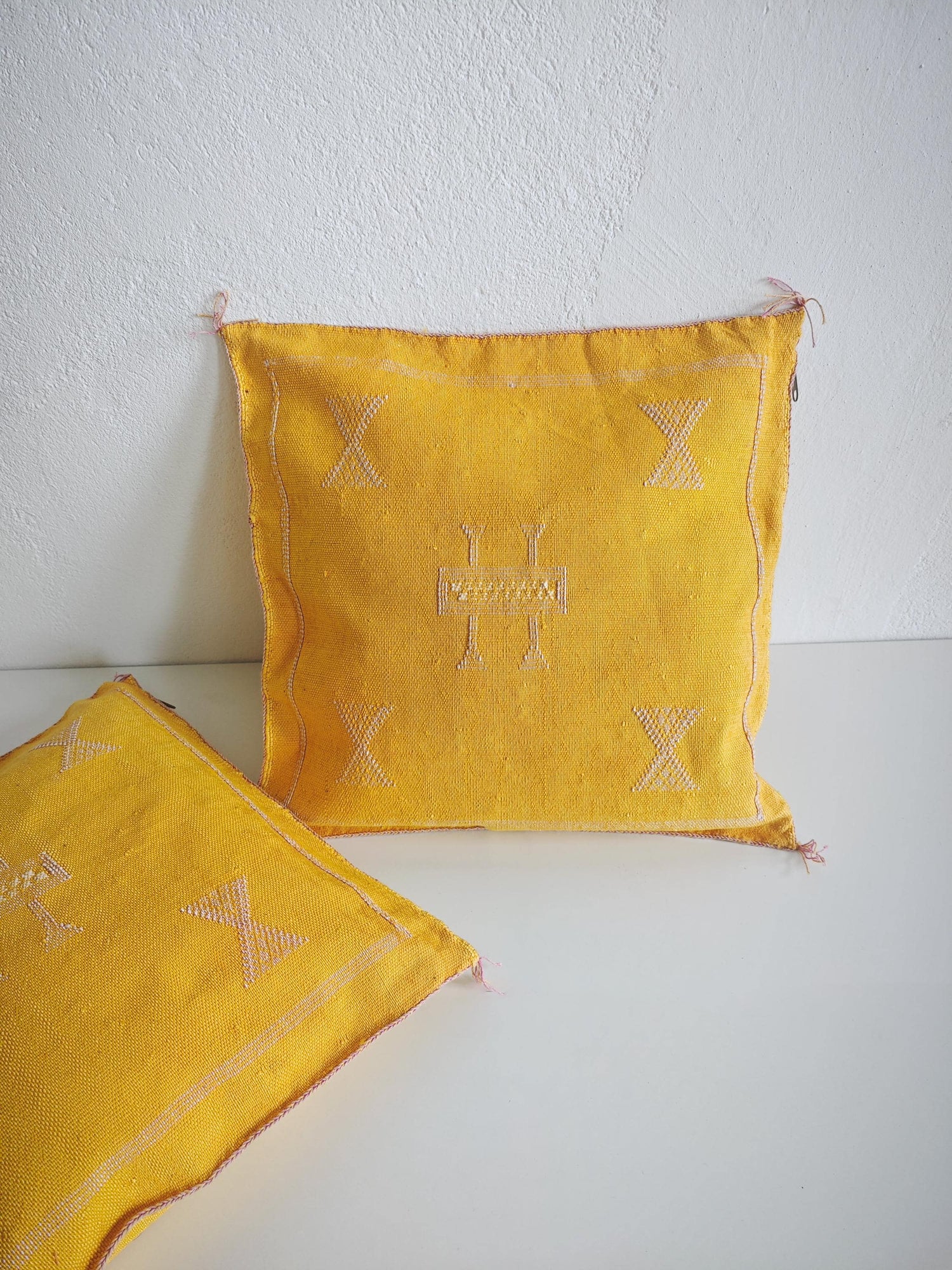 Sabra Kissen aus Marokko | Ethno Kissenhülle | Boho Wohnkissen Gelb Rosa | Marokkanisches Sofakissen | Orientalisches Dekokissen