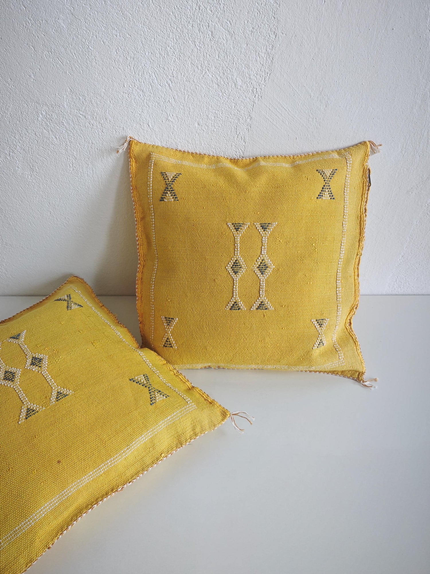 Sabra Kissen aus Marokko | Ethno Kissenhülle | Boho Wohnkissen Gelb Blau | Marokkanisches Sofakissen | Orientalisches Dekokissen