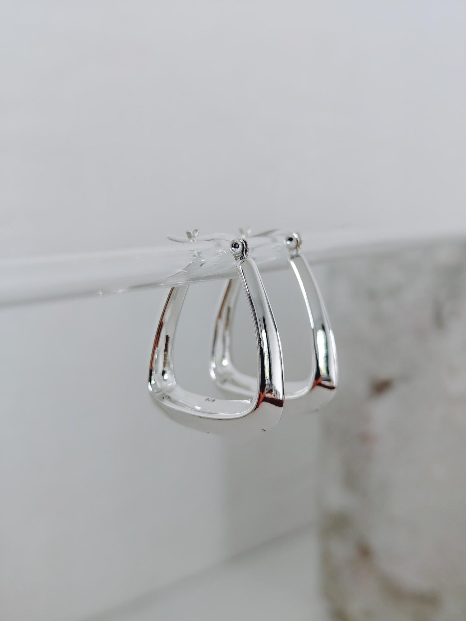 Statement Silber Creolen, Puffy Hoop Ohrringe, Große Creolen aus 925 Silber in Trapez Form, Puffy Trapeze Hoops - CocosyBerlin