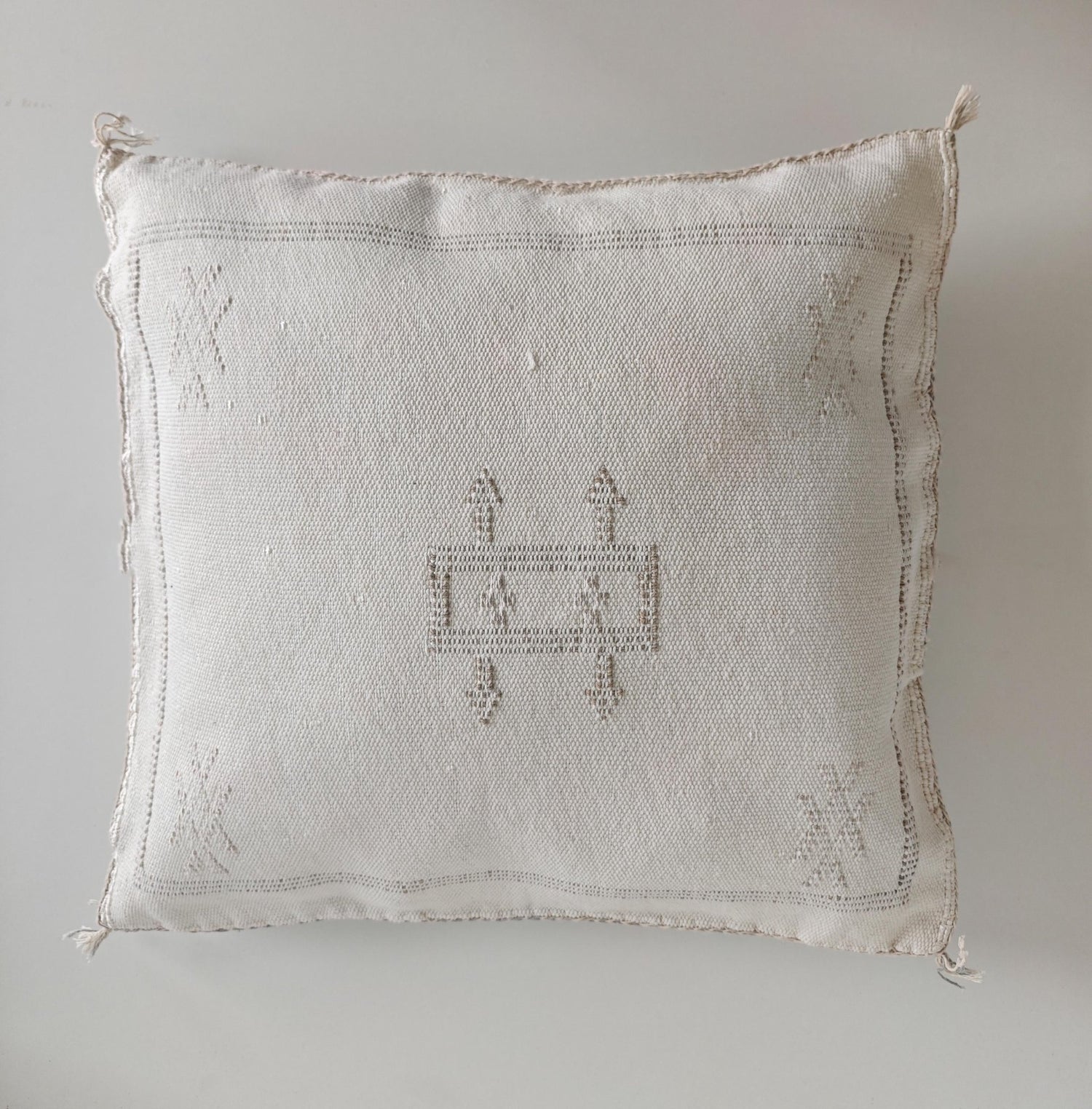 Sabra Kissen aus Marokko | Marrakesch Kissen Kaktus-Seide | Boho Wohnkissen Weiss | Sabra Silk Cushion Cover – Soft Natural White - CocosyBerlin