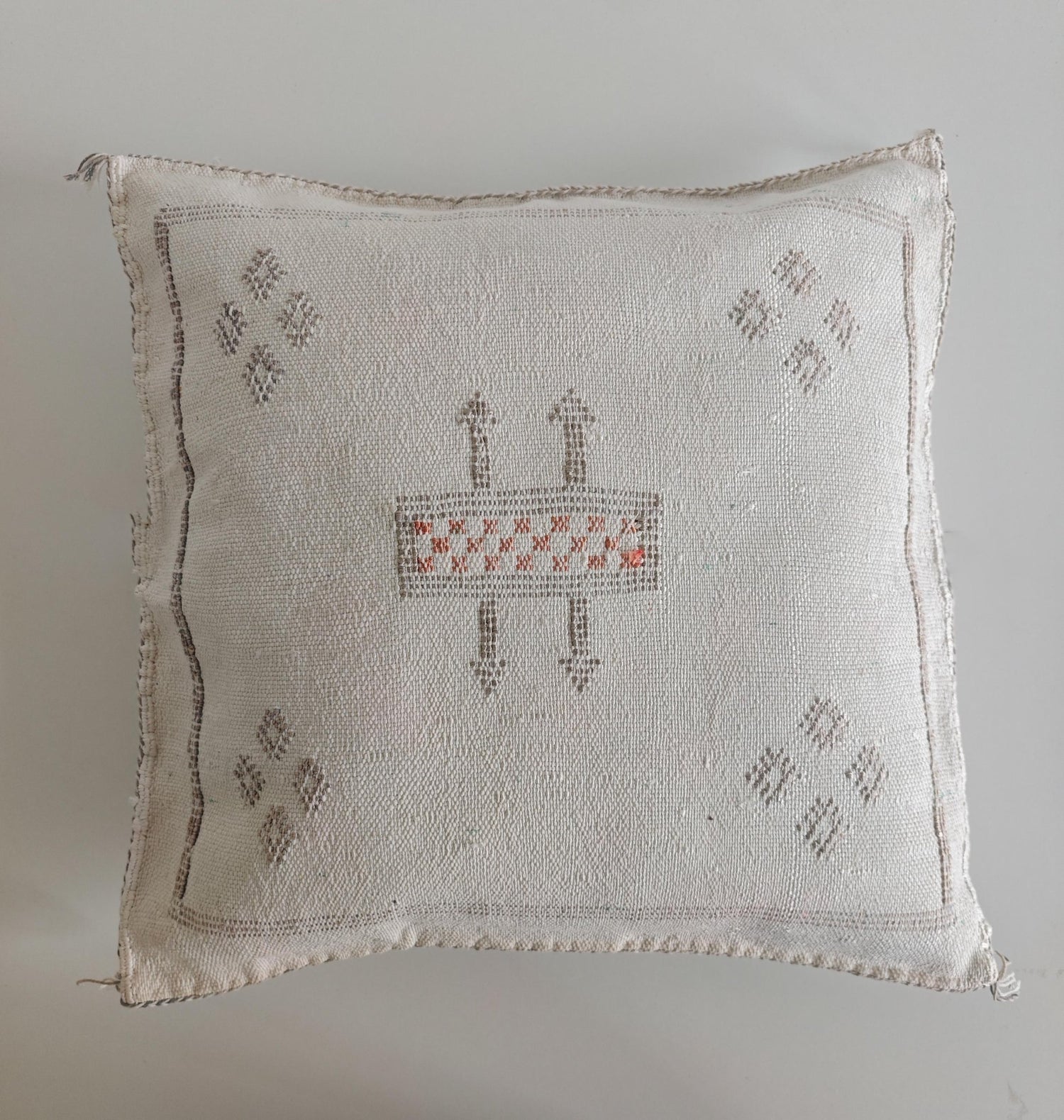 Sabra Kissen aus Marokko | Marrakesch Kissen Kaktus-Seide | Boho Wohnkissen Weiss | Sabra Silk Cushion Cover – Soft Natural White - CocosyBerlin
