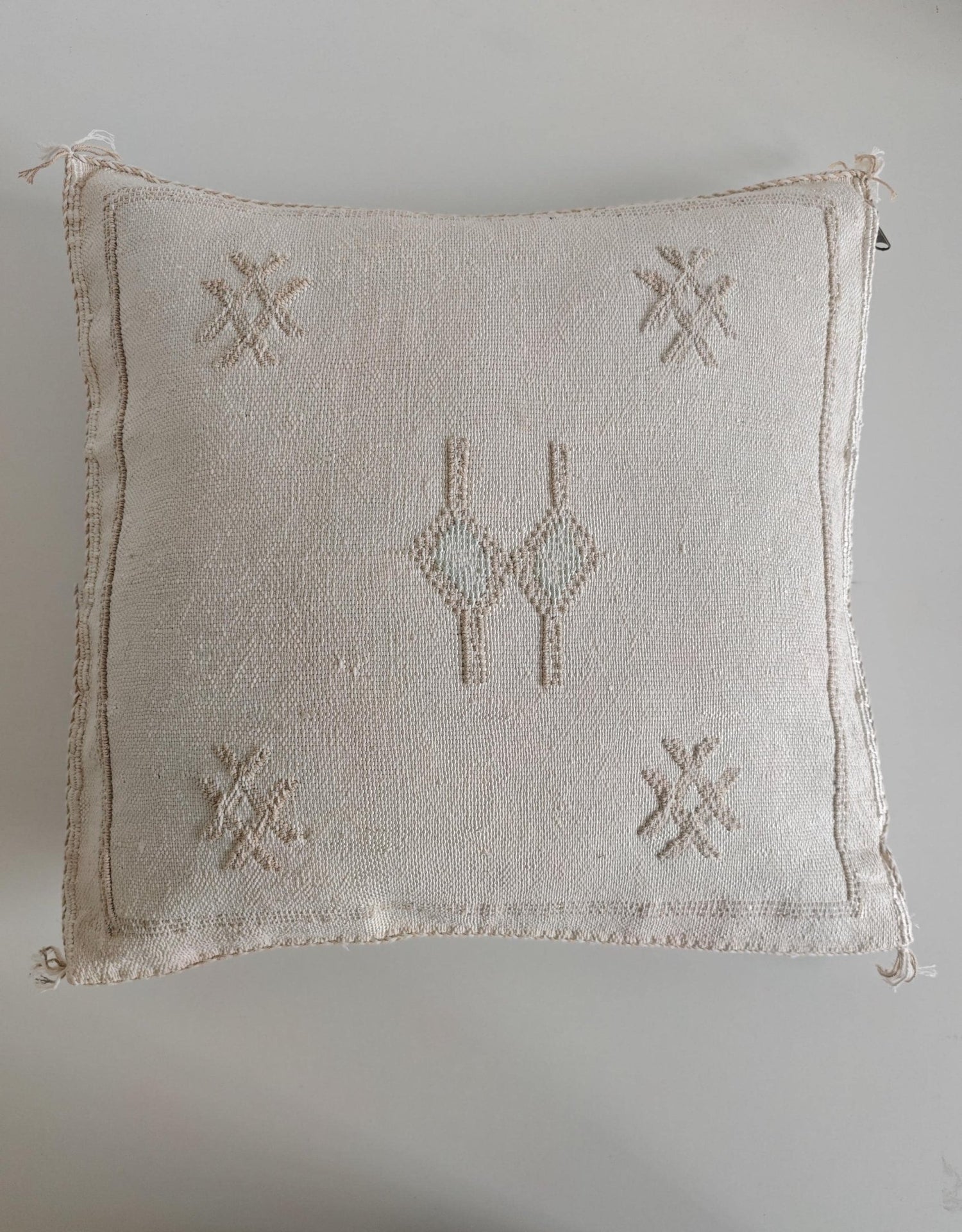 Sabra Kissen aus Marokko | Marrakesch Kissen Kaktus-Seide | Boho Wohnkissen Weiss | Sabra Silk Cushion Cover – Soft Natural White - CocosyBerlin