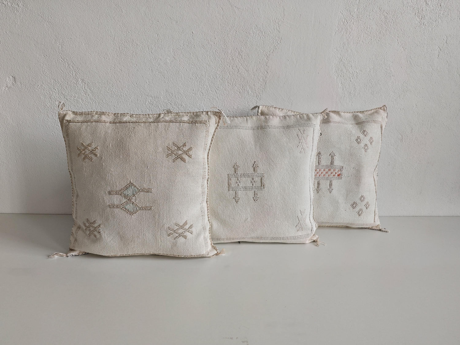 Sabra Kissen aus Marokko | Ethno Kissenhülle | Boho Wohnkissen Weiss | Marokkanisches Sofakissen | Orientalisches Dekokissen | Handgewebt