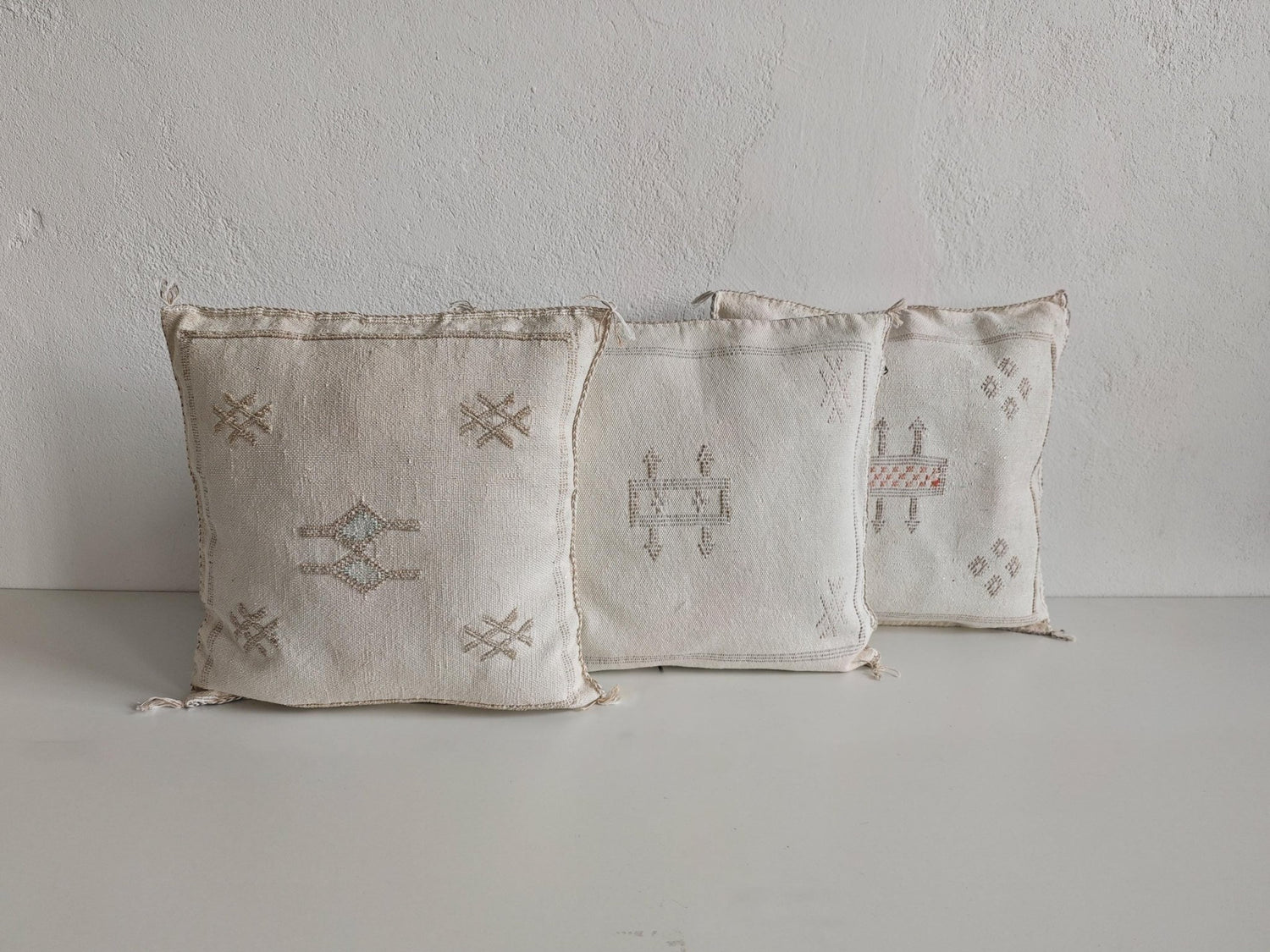 Sabra Kissen aus Marokko | Marrakesch Kissen Kaktus-Seide | Boho Wohnkissen Weiss | Sabra Silk Cushion Cover – Soft Natural White - CocosyBerlin