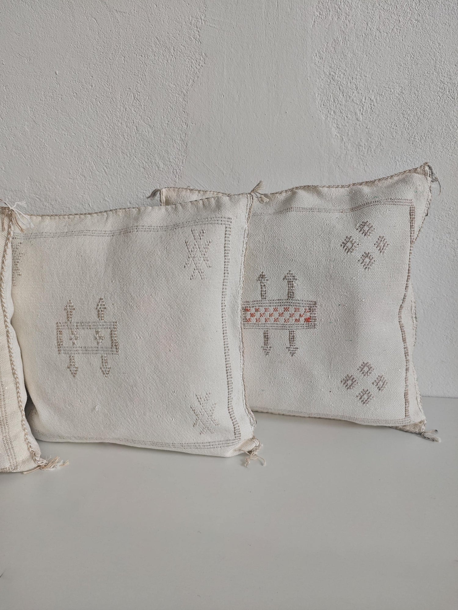 Sabra Kissen aus Marokko | Ethno Kissenhülle | Boho Wohnkissen Weiss | Marokkanisches Sofakissen | Orientalisches Dekokissen | Handgewebt