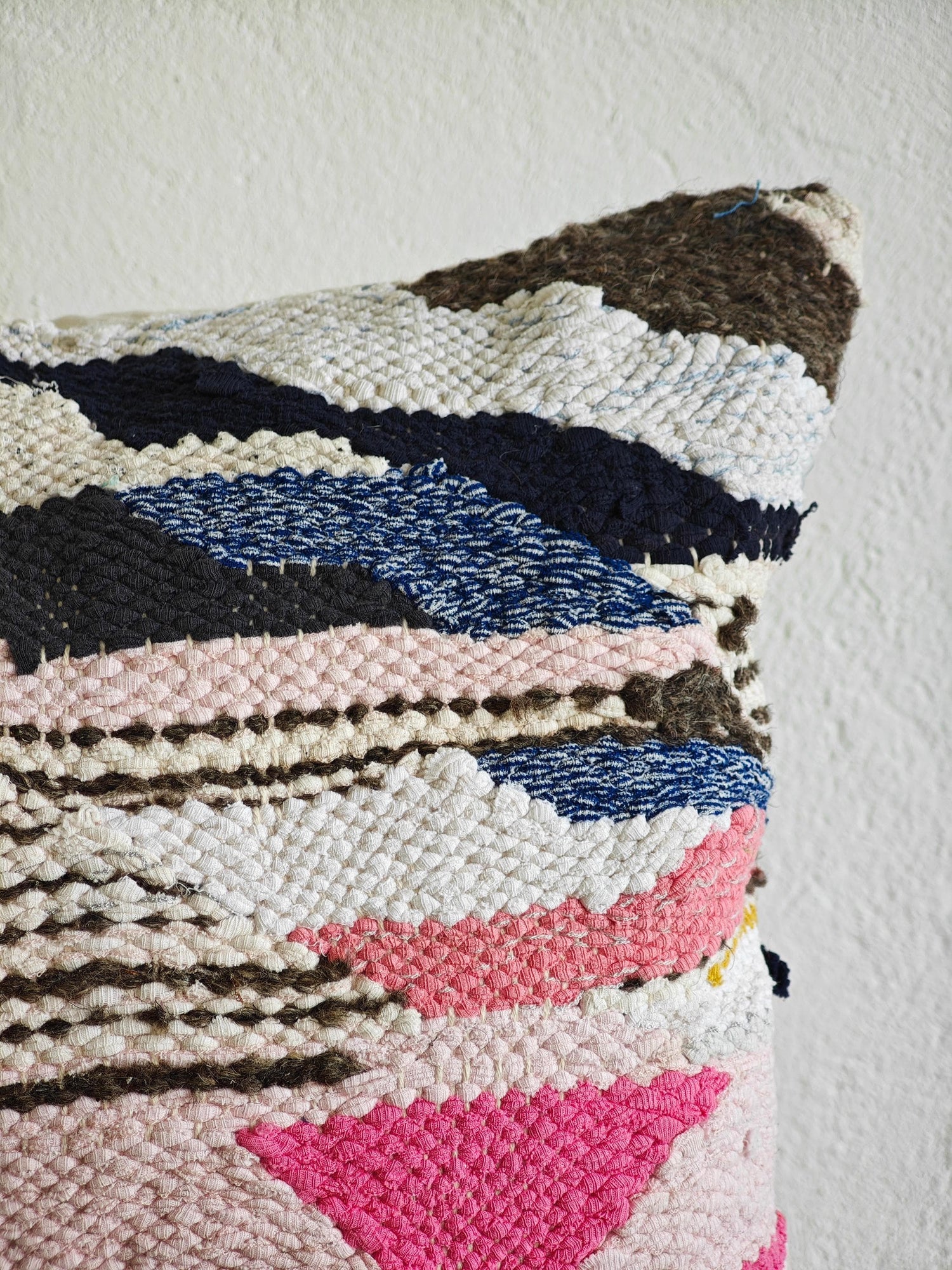 Kissen Baumwolle mit geometrischem Muster, Upcycling von Stoff, Boho, Unikat, Minimal, Rosa Weiss, Pastellfarben