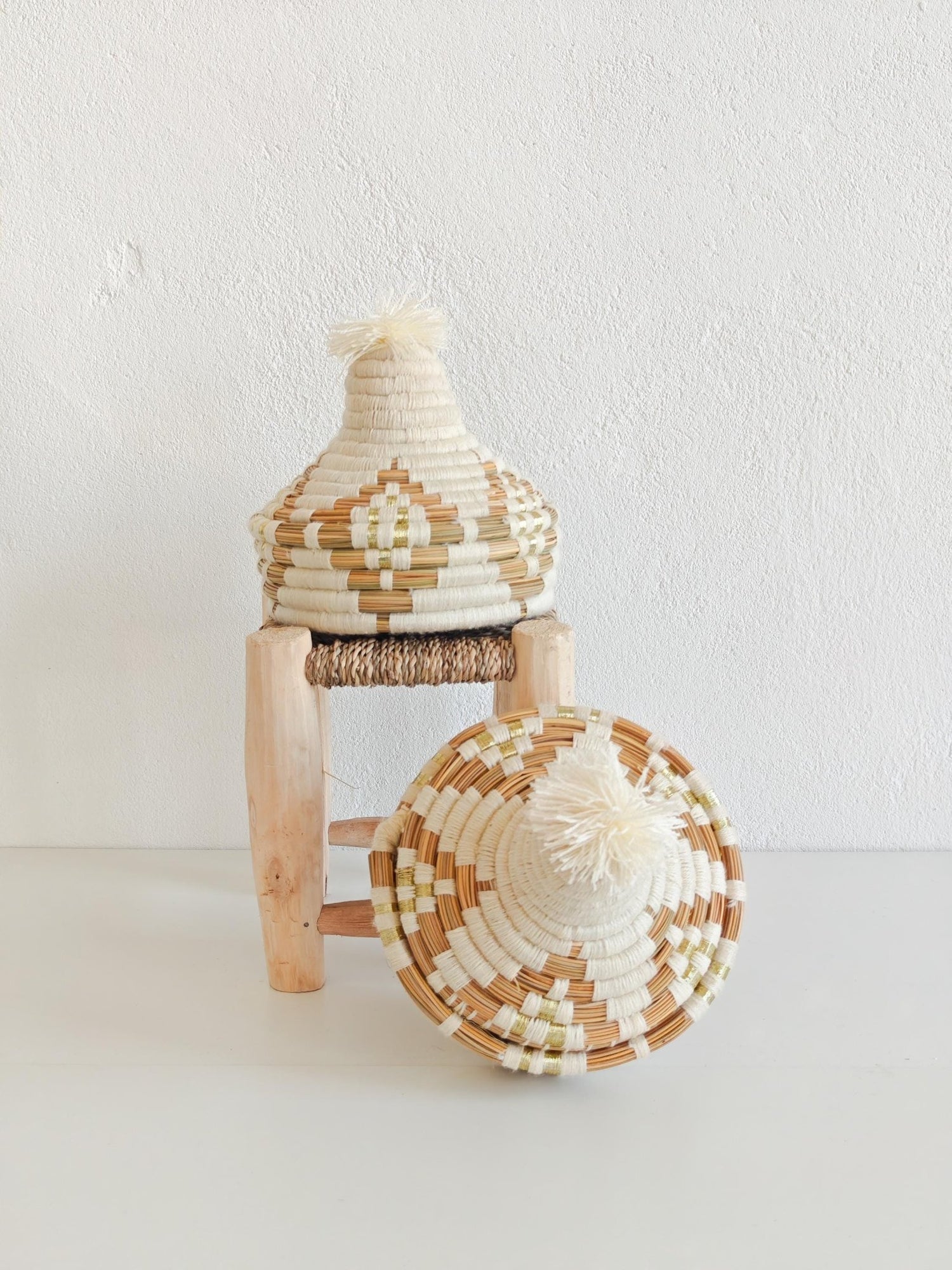 Korb mit Deckel, Tajine Aufbewahrungskorb aus Marokko weiss creme und gold, Moroccan Tajine Basket - CocosyBerlin
