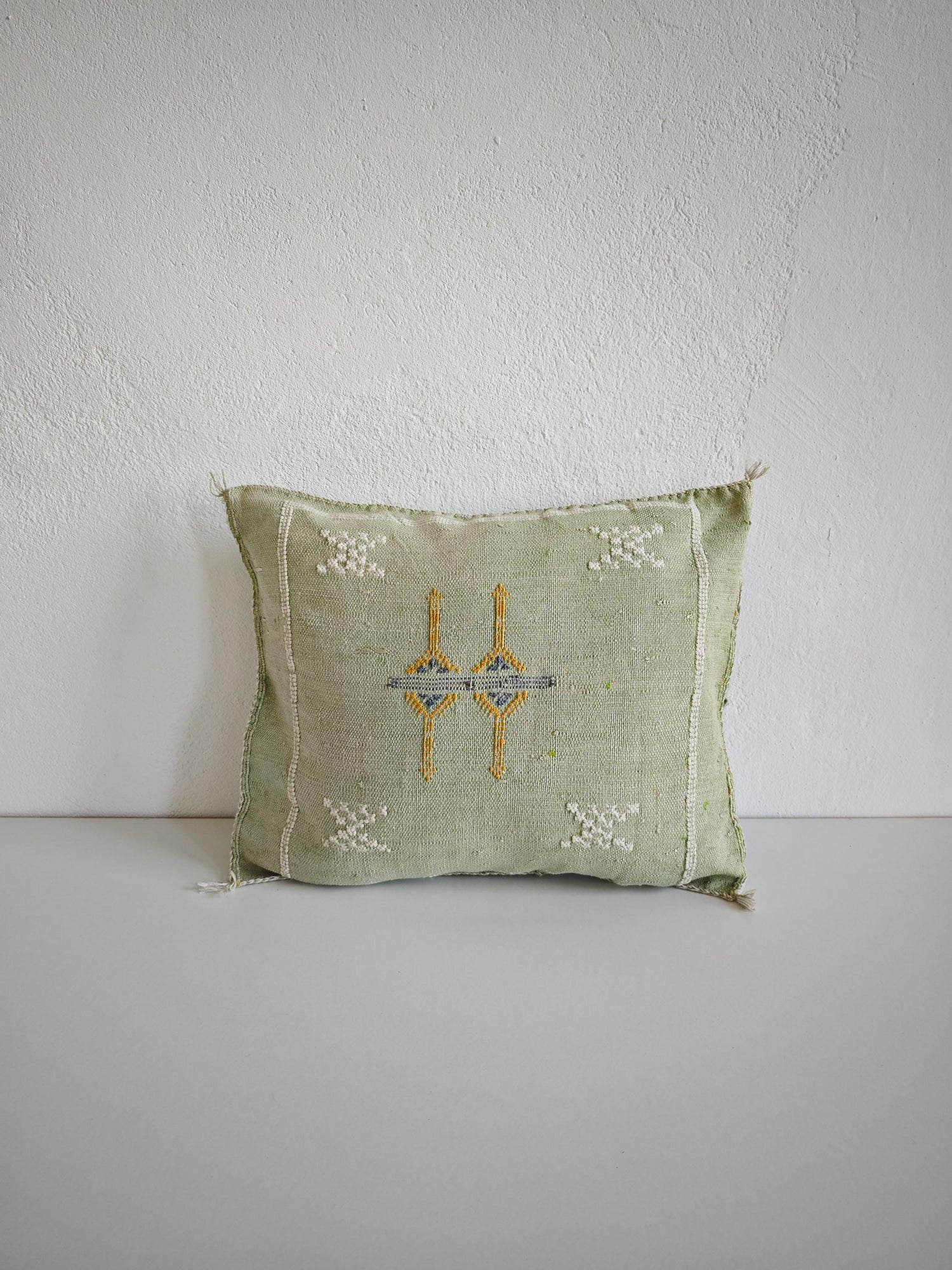 Sabra Kissen aus Marokko, Boho Kissenhülle Salbeigrün, Sabra Silk Cushion Cover - Soft Sage Green