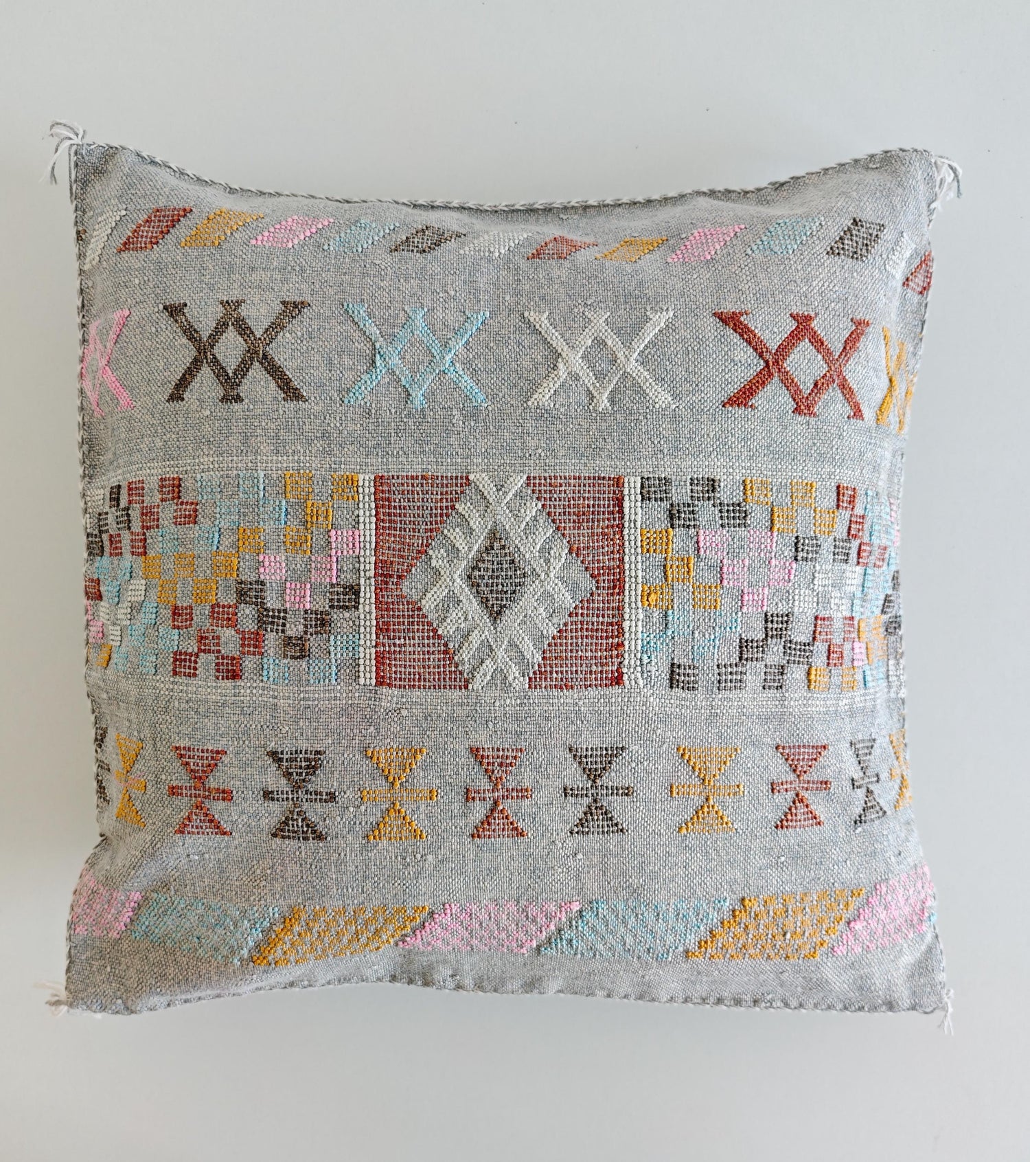 Sabra Kissenbezug aus Marrakesch, Boho Marokkanische Kissenhülle, Sabra Silk Cushion Cover – Limited Grey Edition
