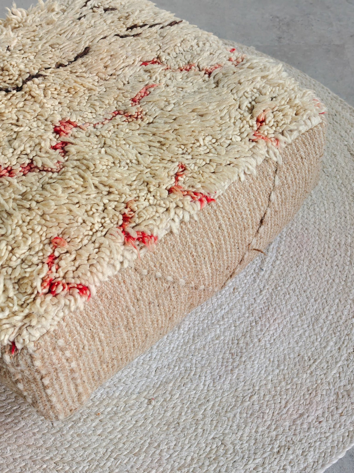 Marokkanischer Pouf, Berber Boho Bodenkissen aus Wolle